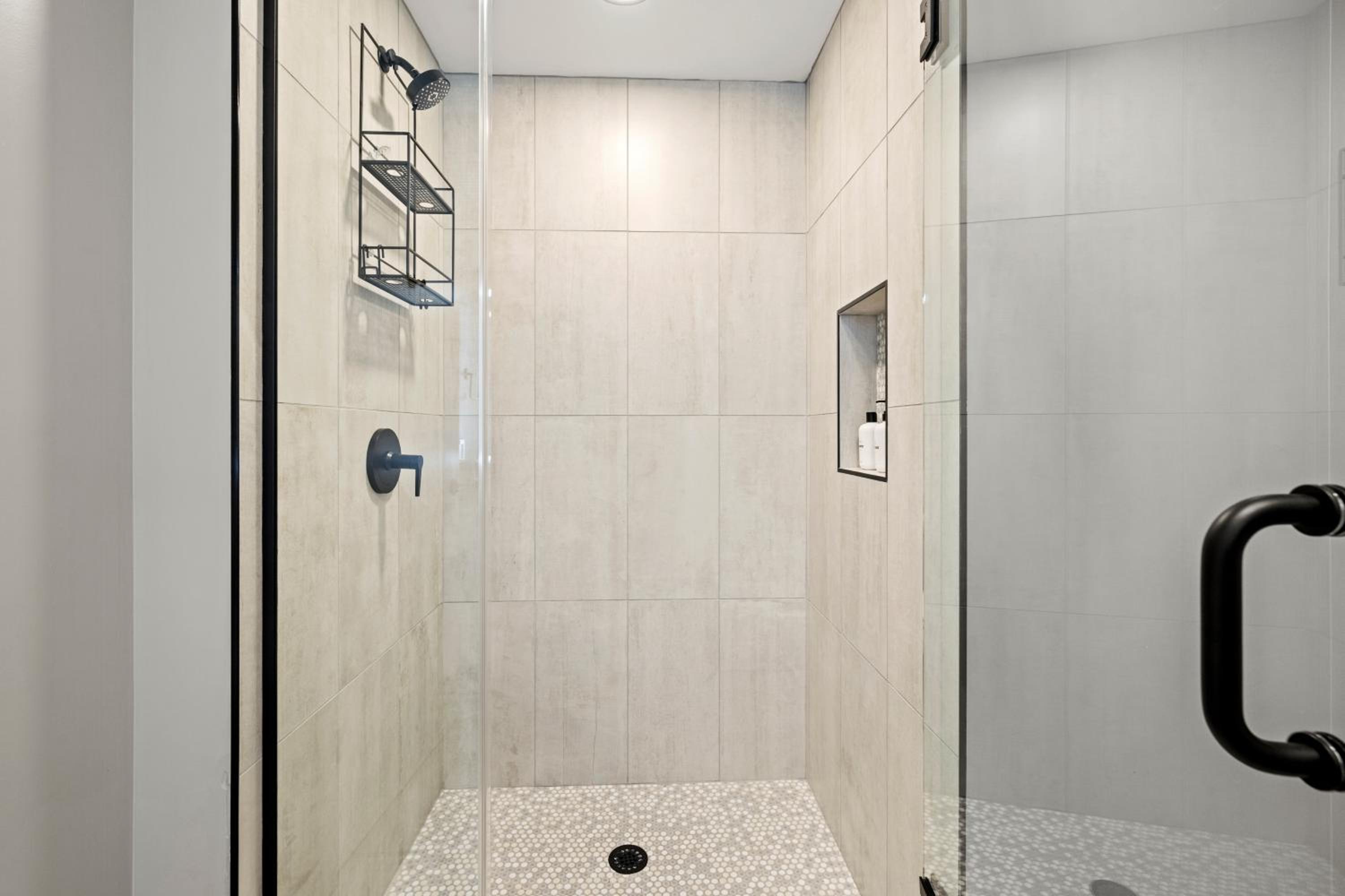 Three-Bedroom Apartment - Photo 3
