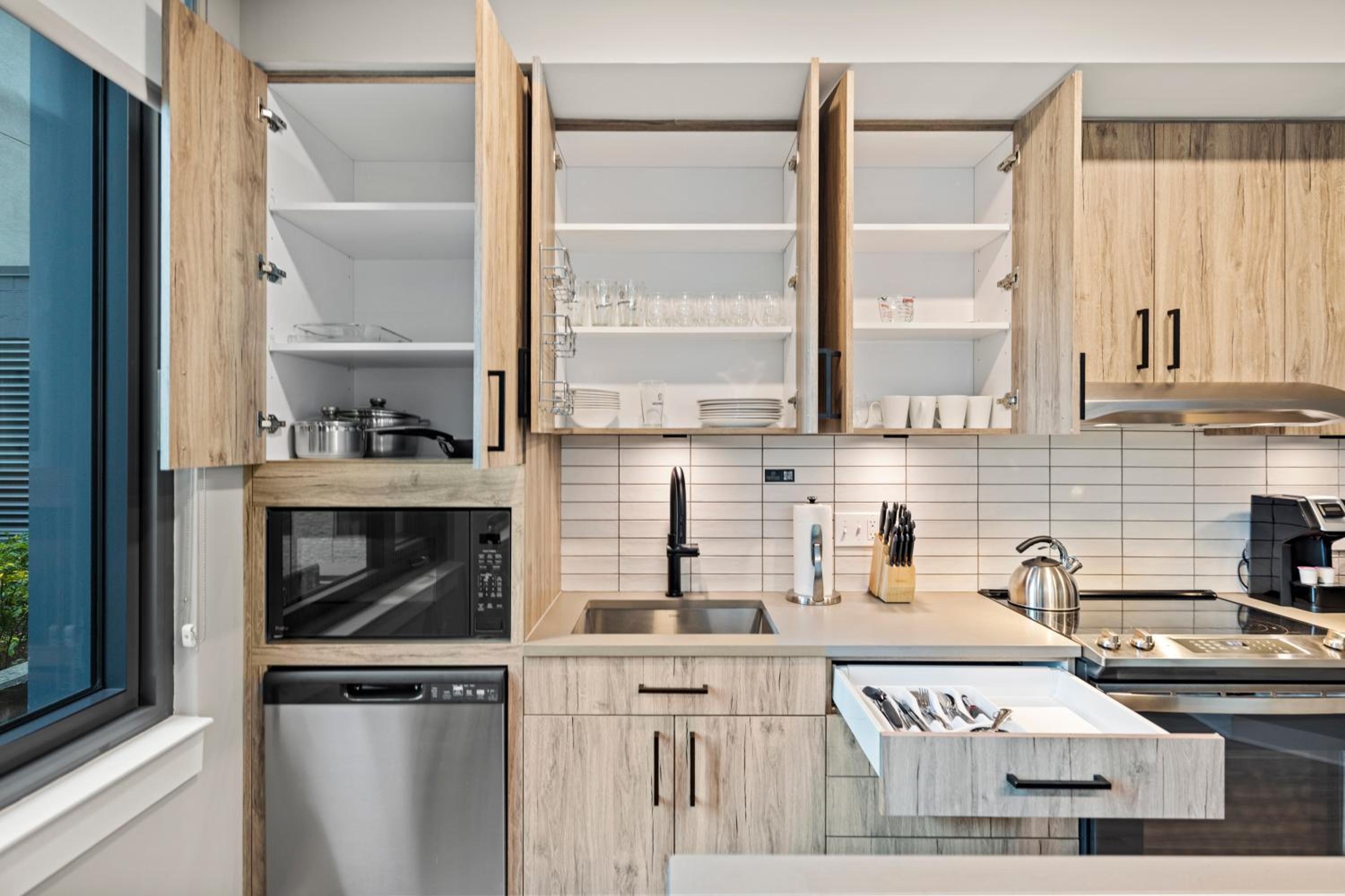Three-Bedroom Apartment - Photo 9