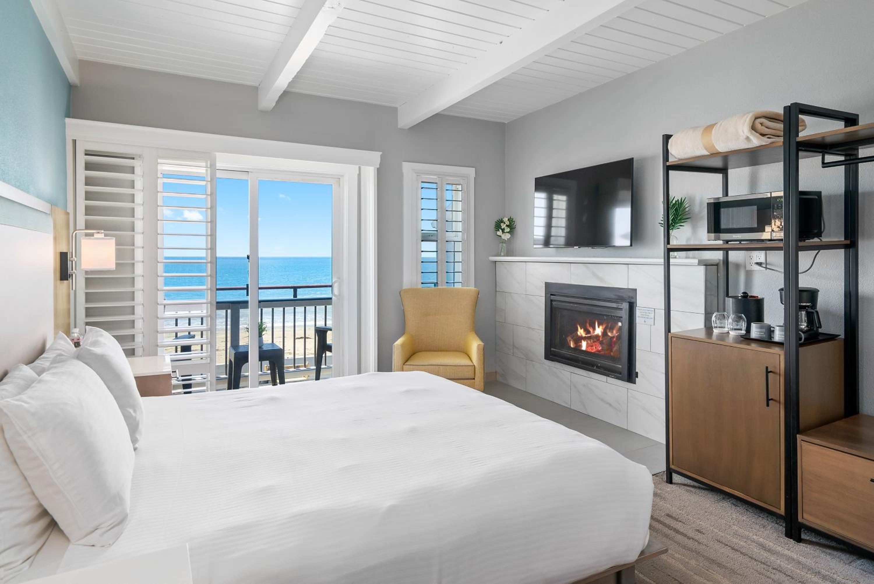Beachfront Upstairs King Fireplace 