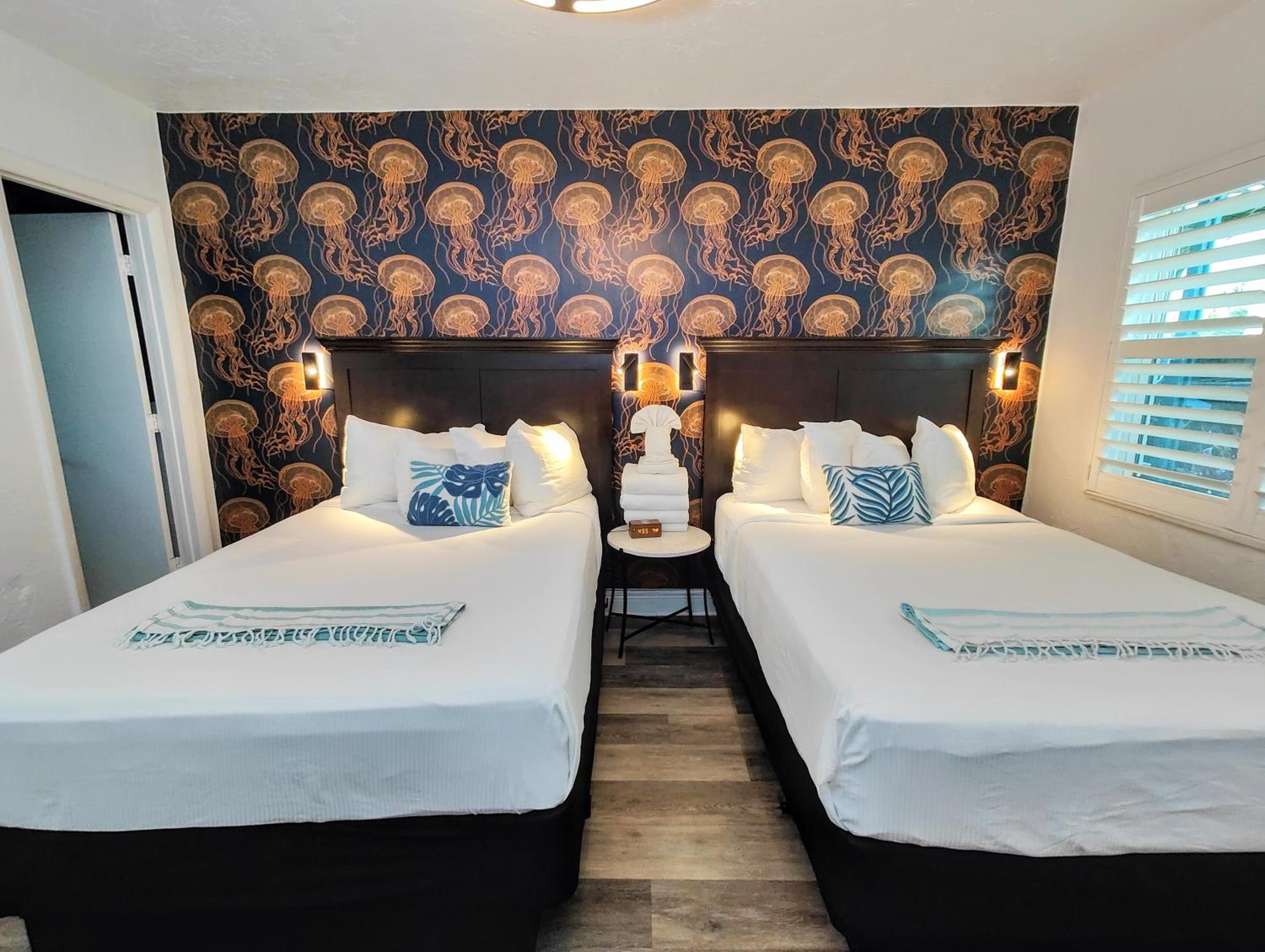 Standard Room With Two Double Beds - Pool View