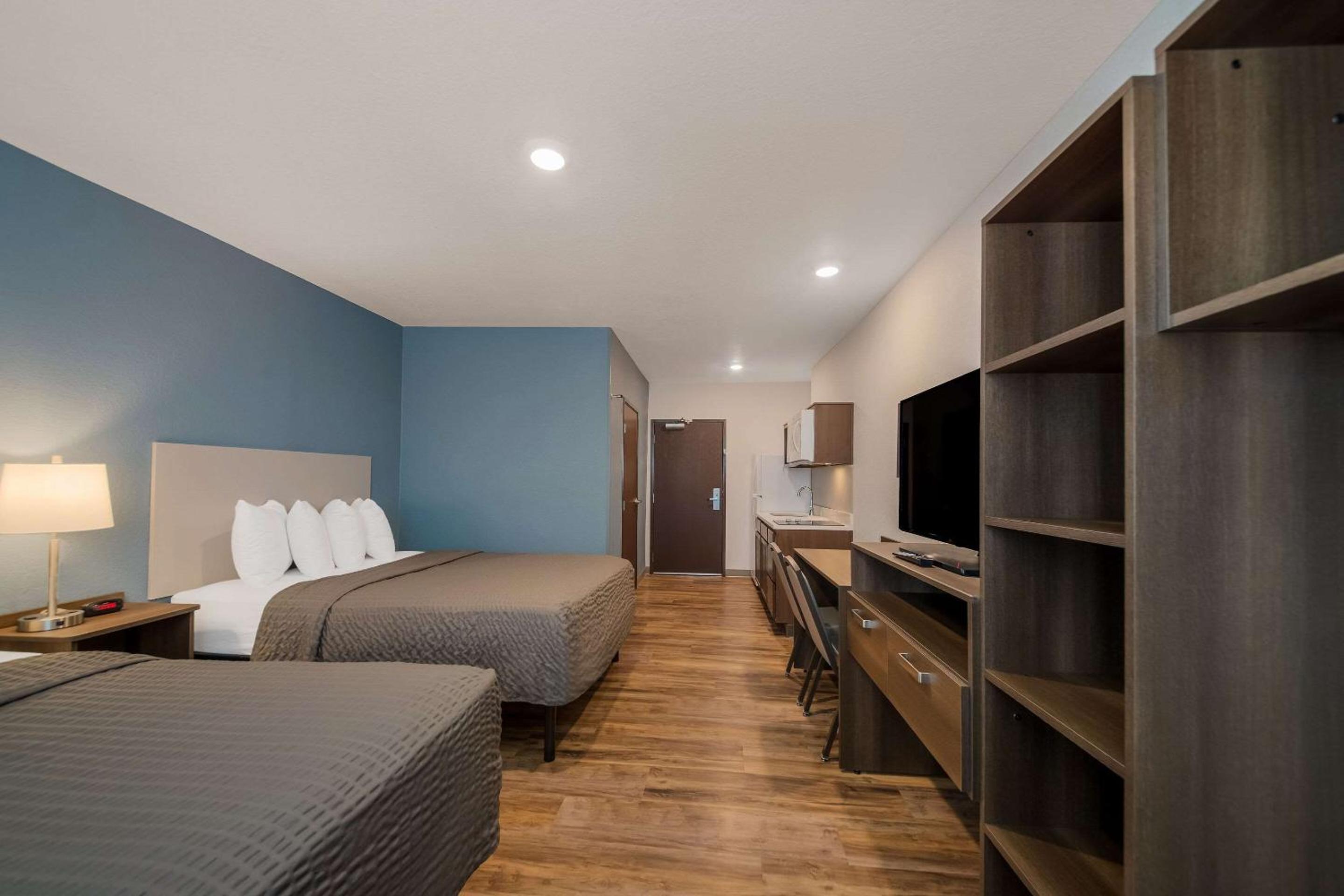 Standard Queen Room with Two Queen Beds - Non Smoking  - Photo 2