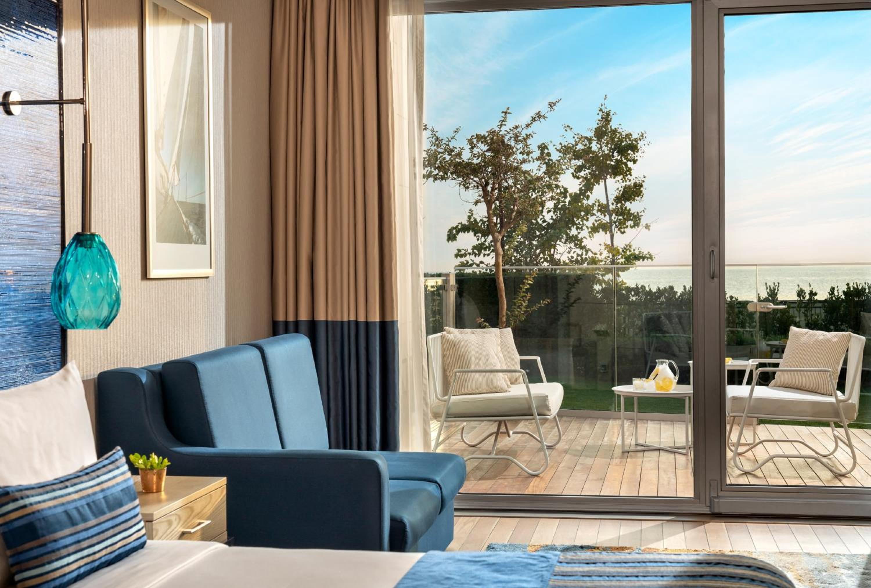 Suíte Júnior King com Vista para o Mar e Terraço + Acesso ao Clube Lounge