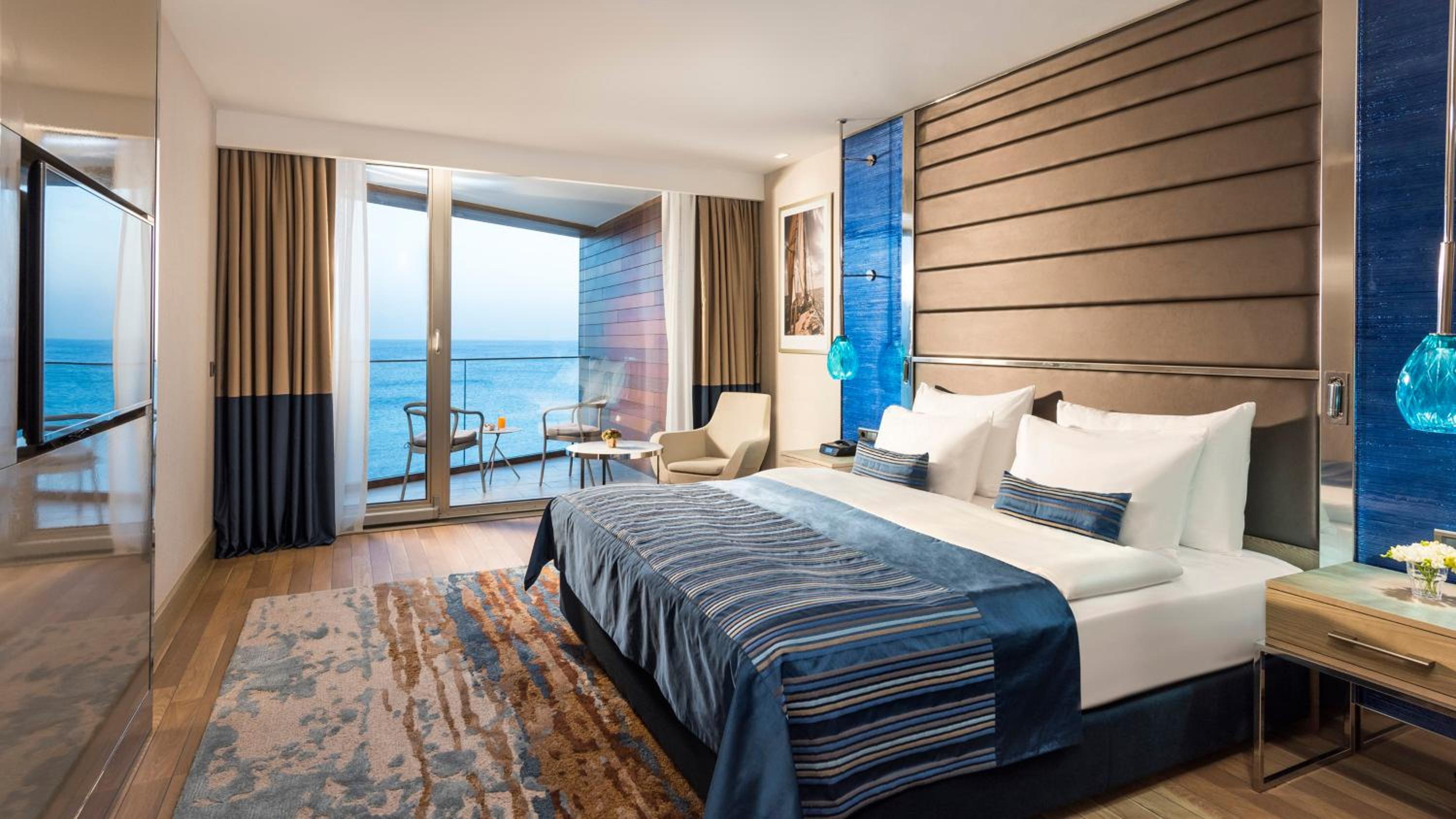 Junior King Suite with Sea View Sofa Bed