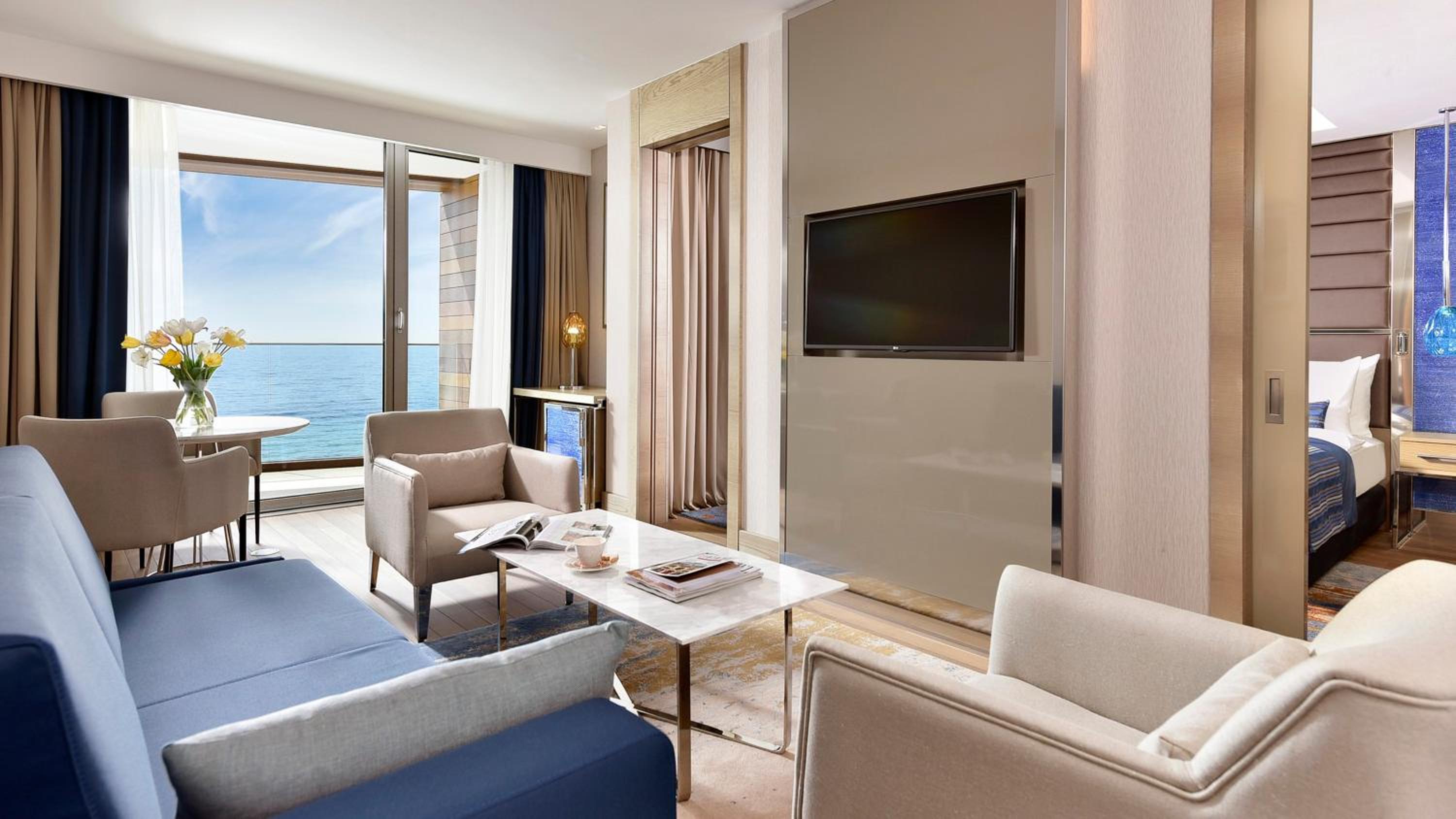 1 King Junior Suite Sofa Bed Sea View + Club Lounge Access