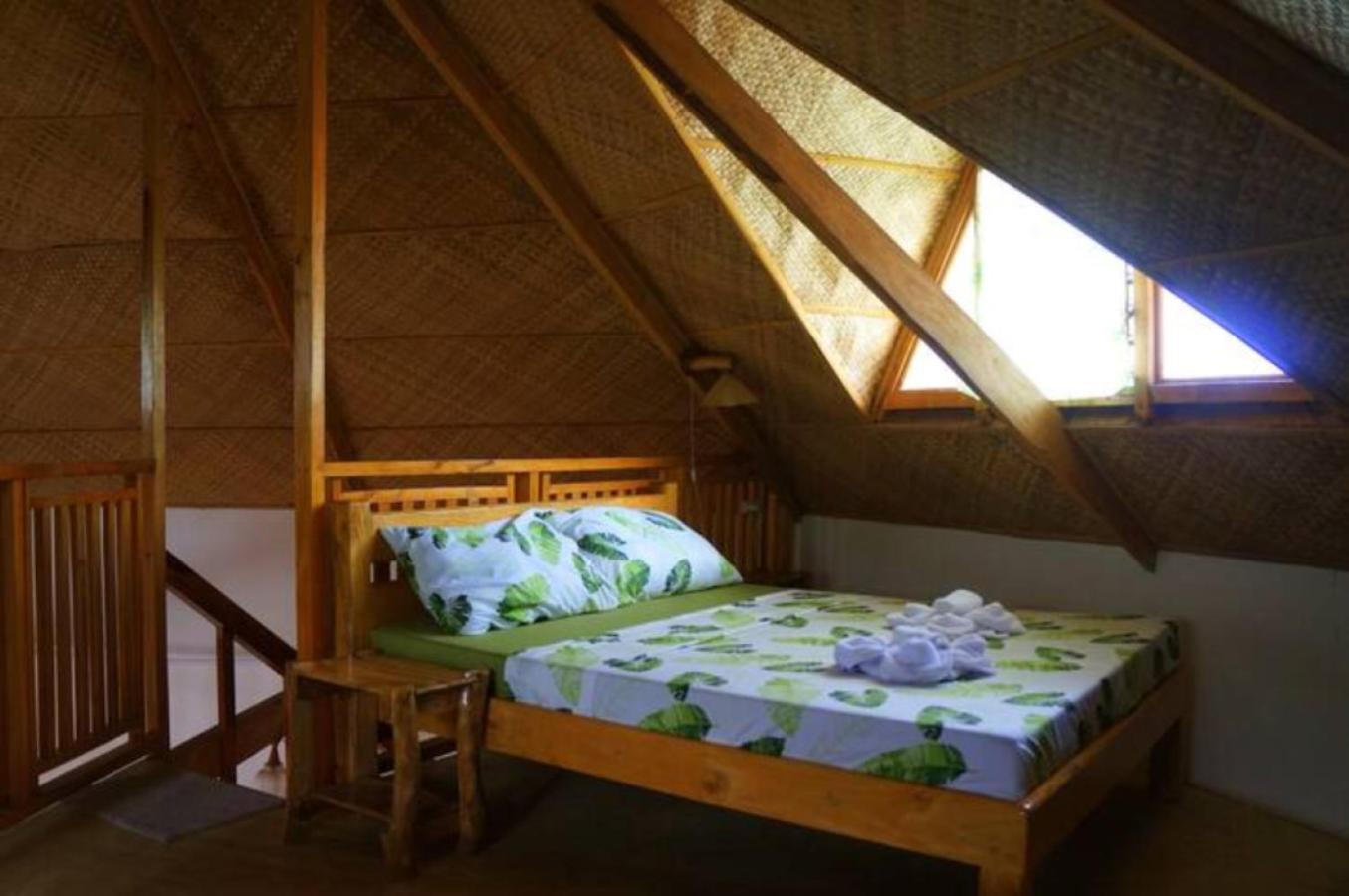 Bungalow with Fan - Photo 9