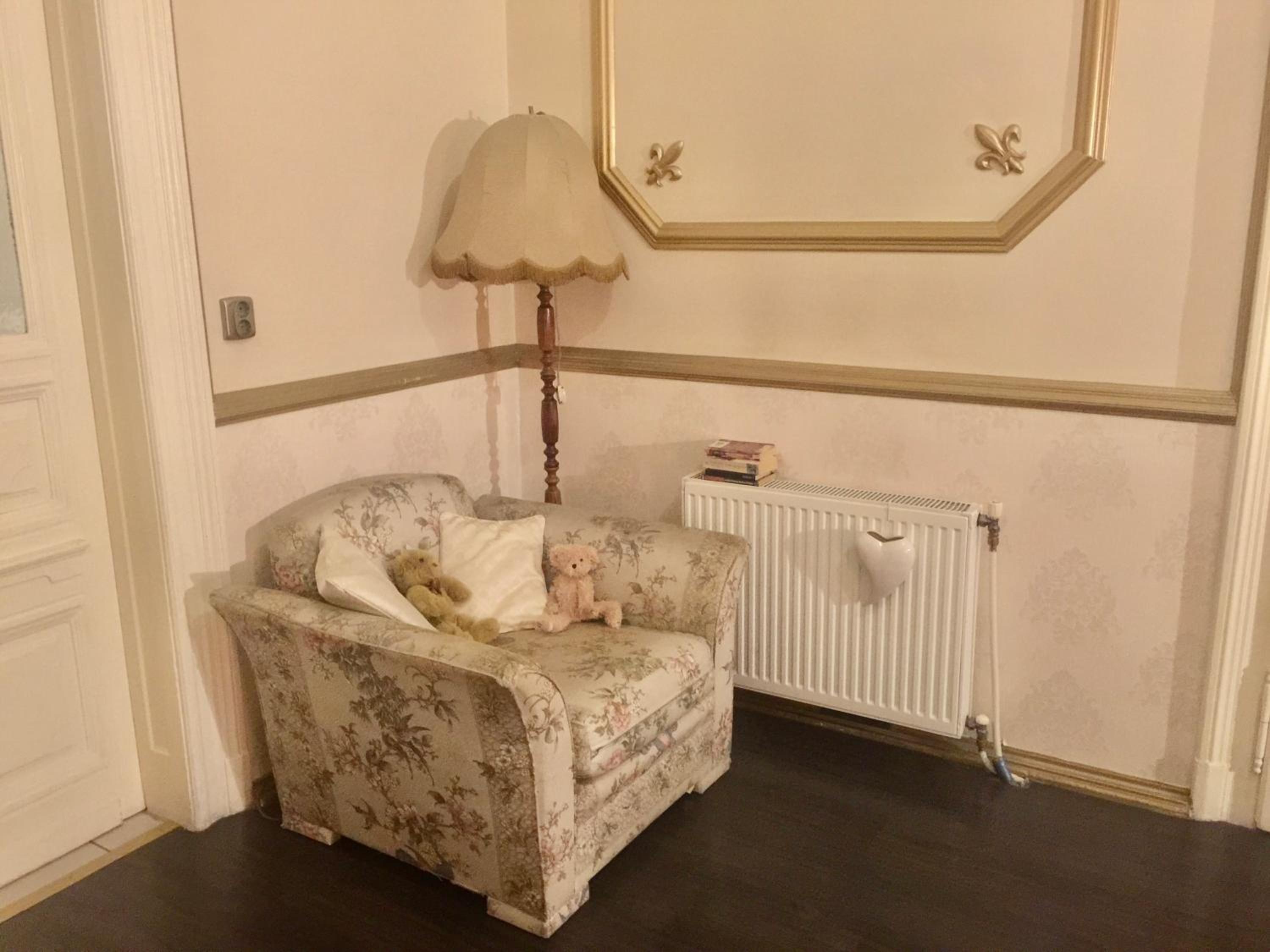Two-Bedroom Apartment - Photo 2