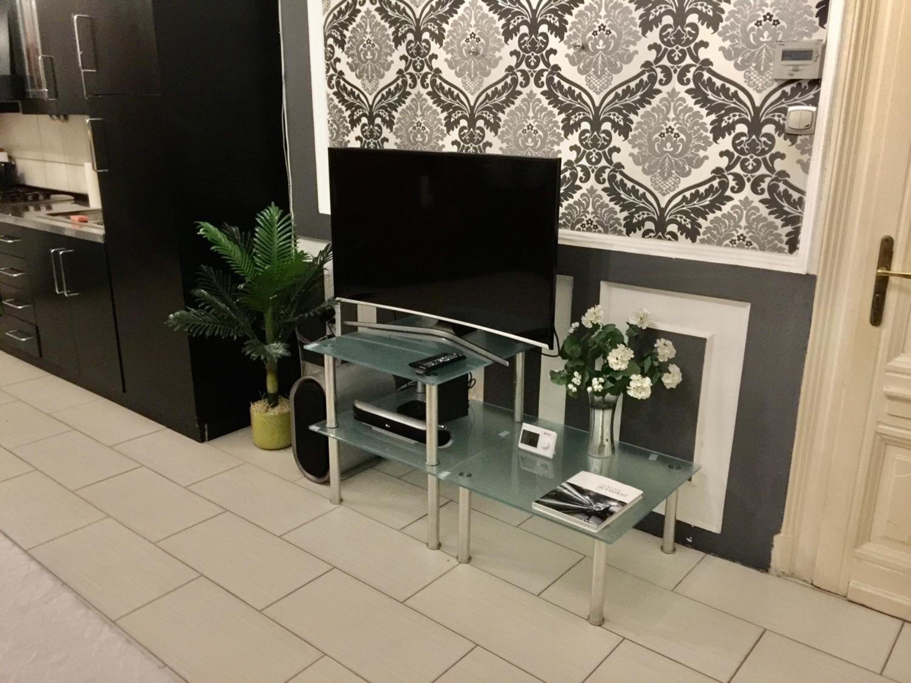 Two-Bedroom Apartment - Photo 6