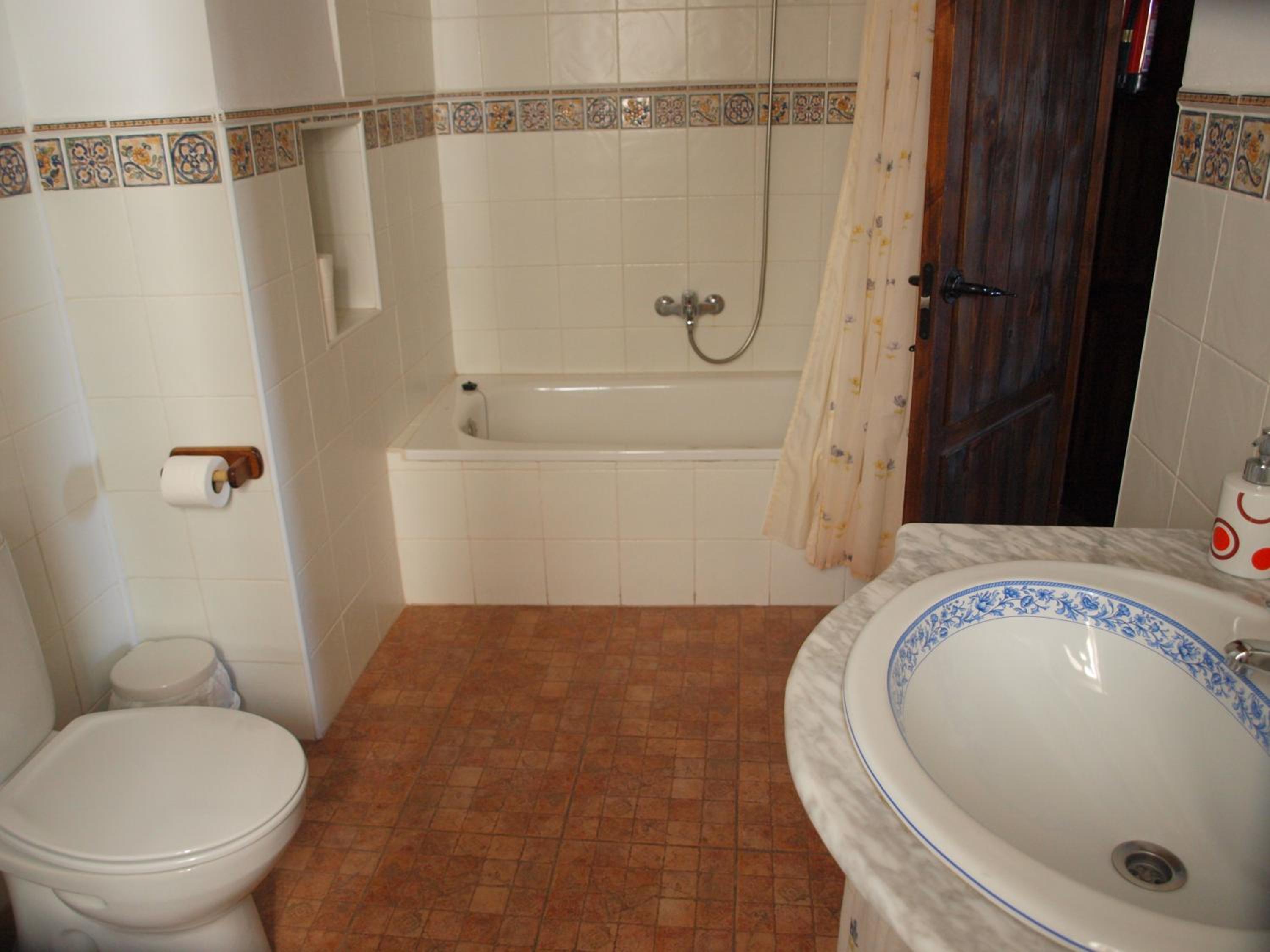 Two-Bedroom Apartment (4-6 Adults) photo 2