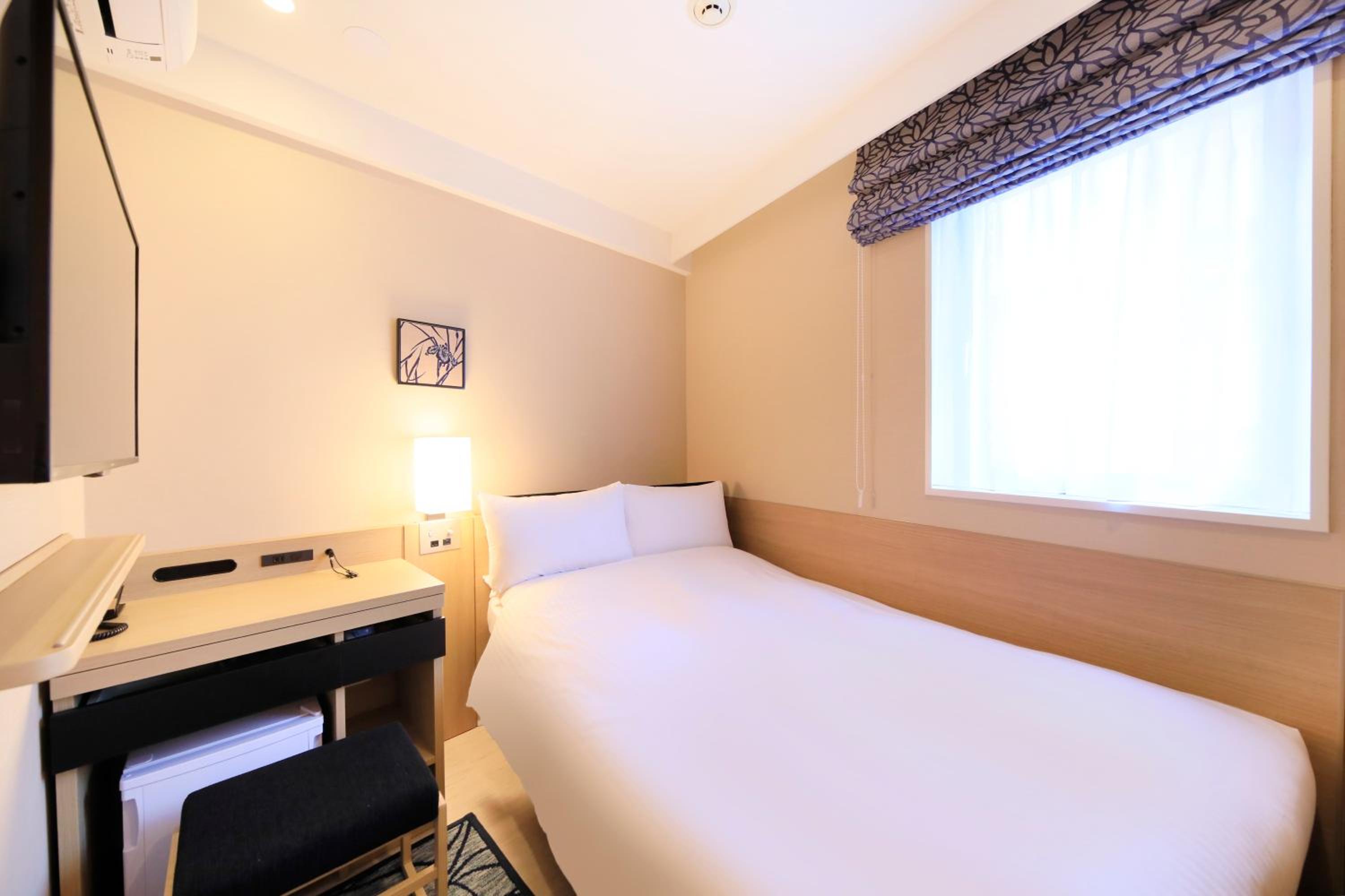 Double Room with Small Double Bed - Non-Smoking photo 2
