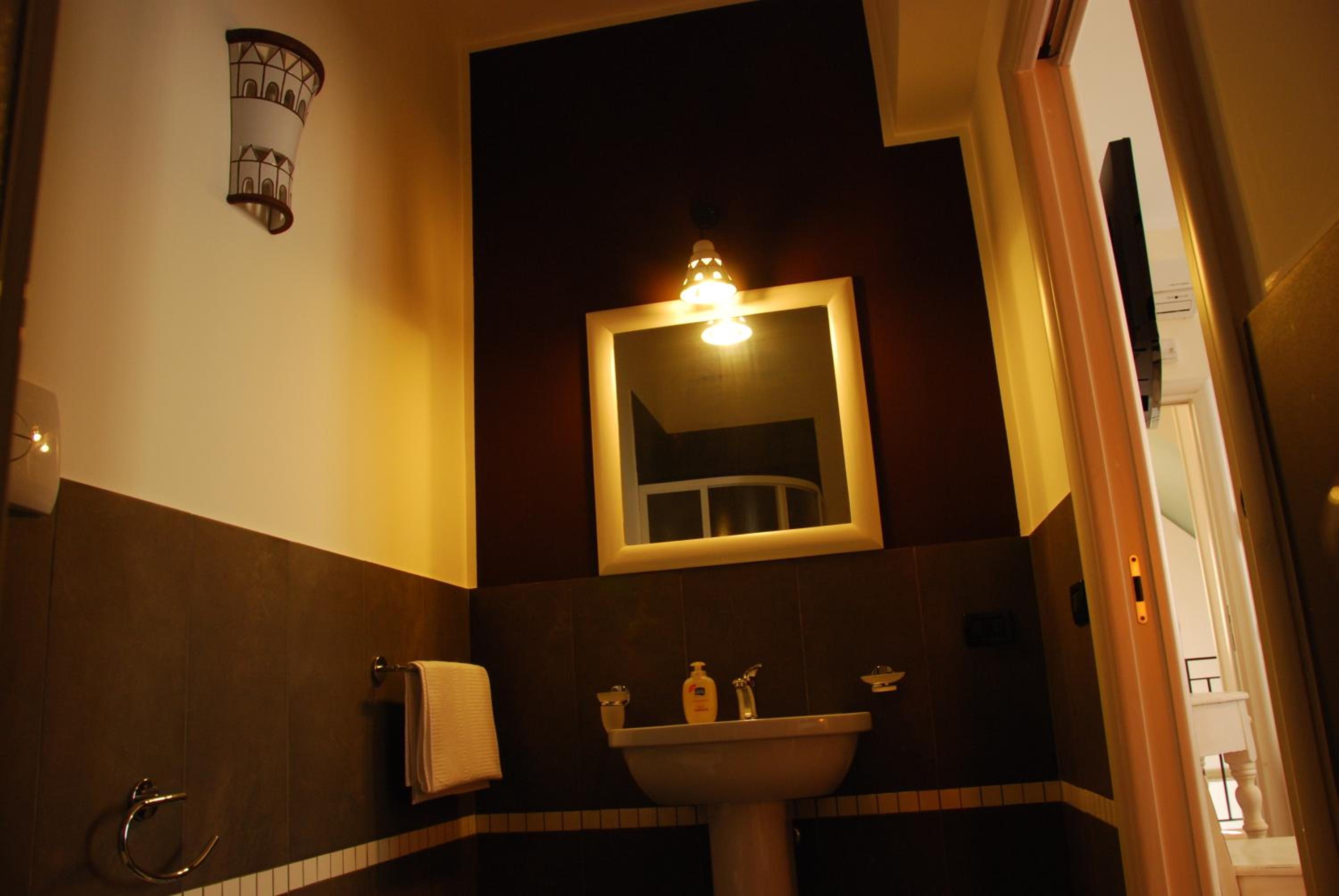 Large Suite with Terrace  - Photo 4