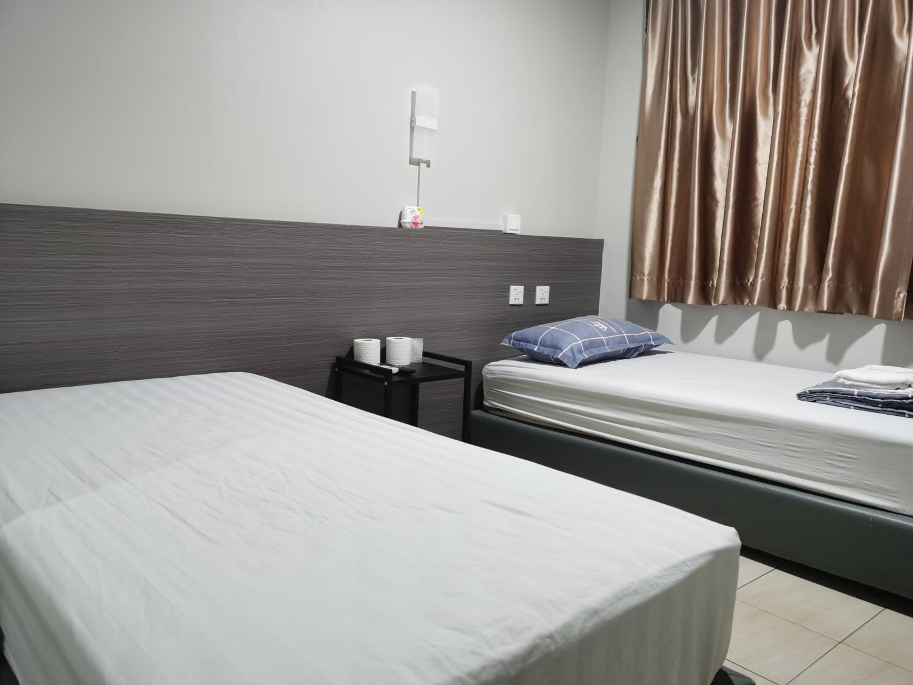 Budget Twin Room photo 3