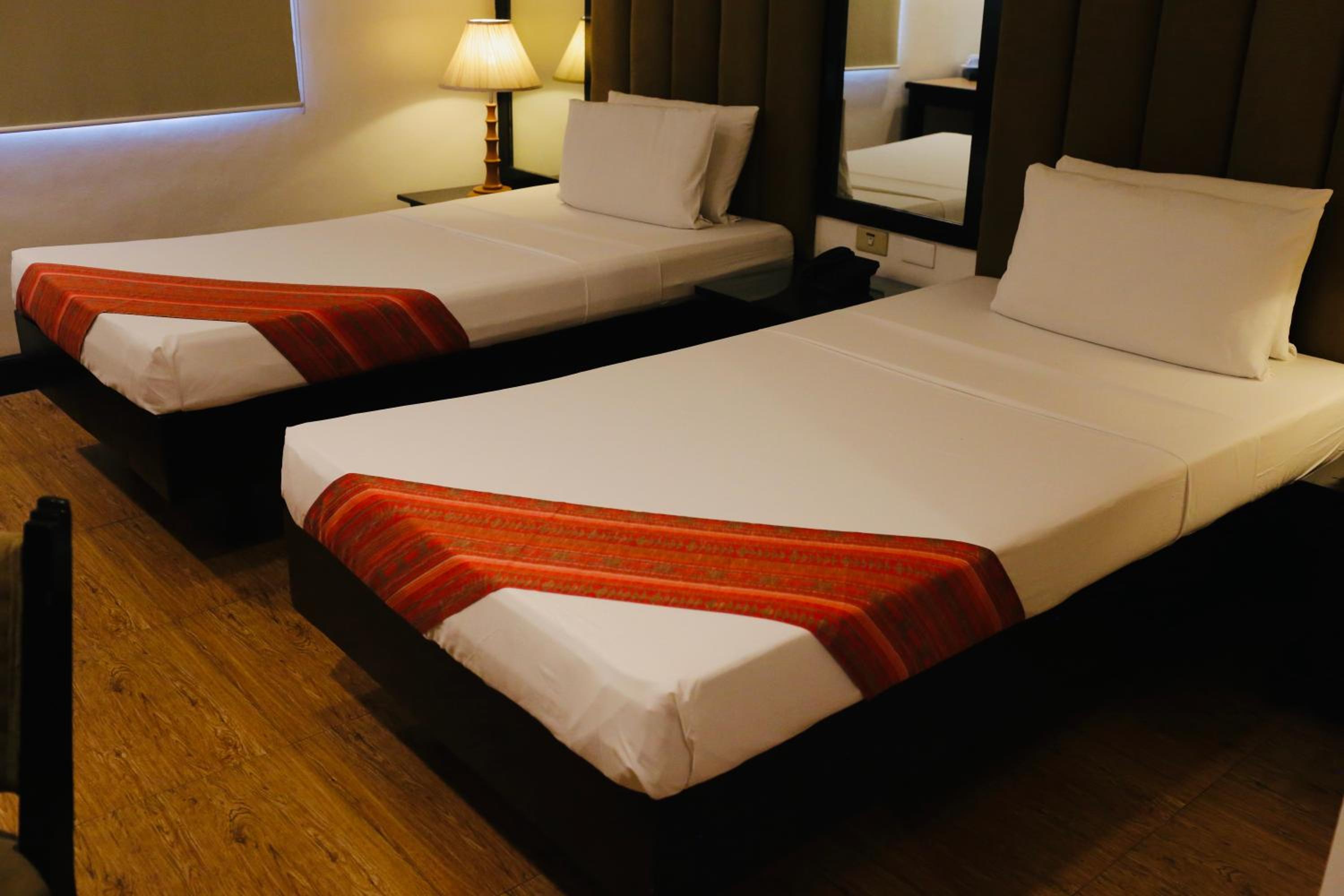 Suite - Photo 3
