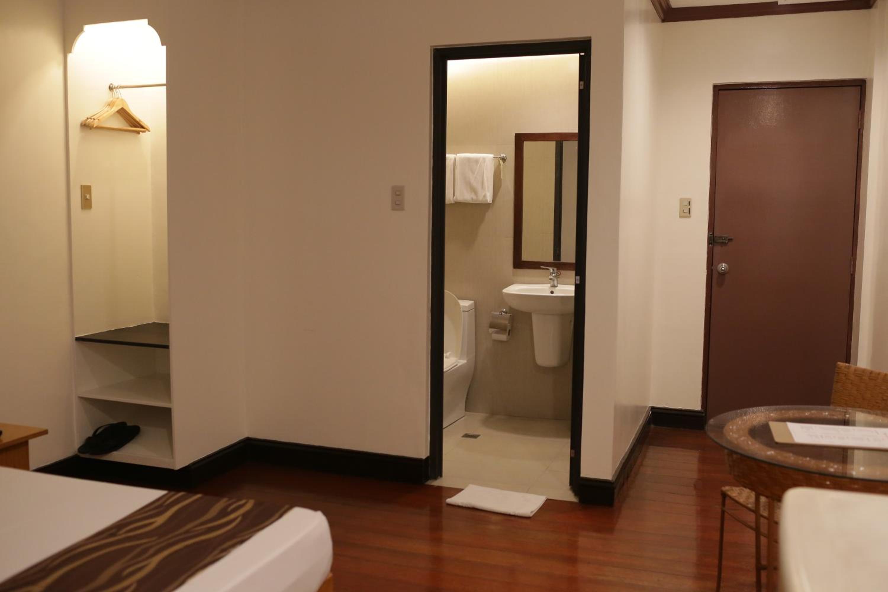 Deluxe Room - Photo 3