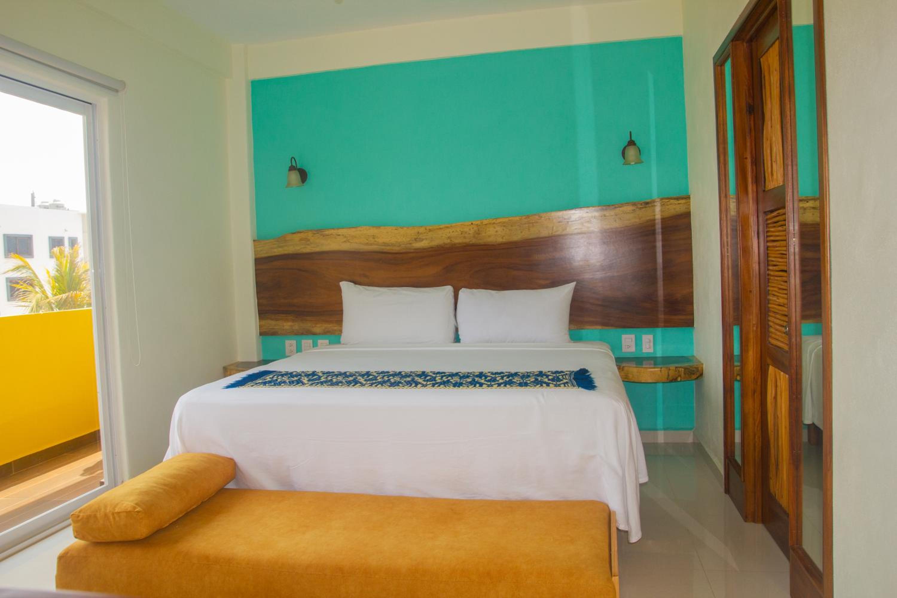 King Room with Sea View - Photo 13