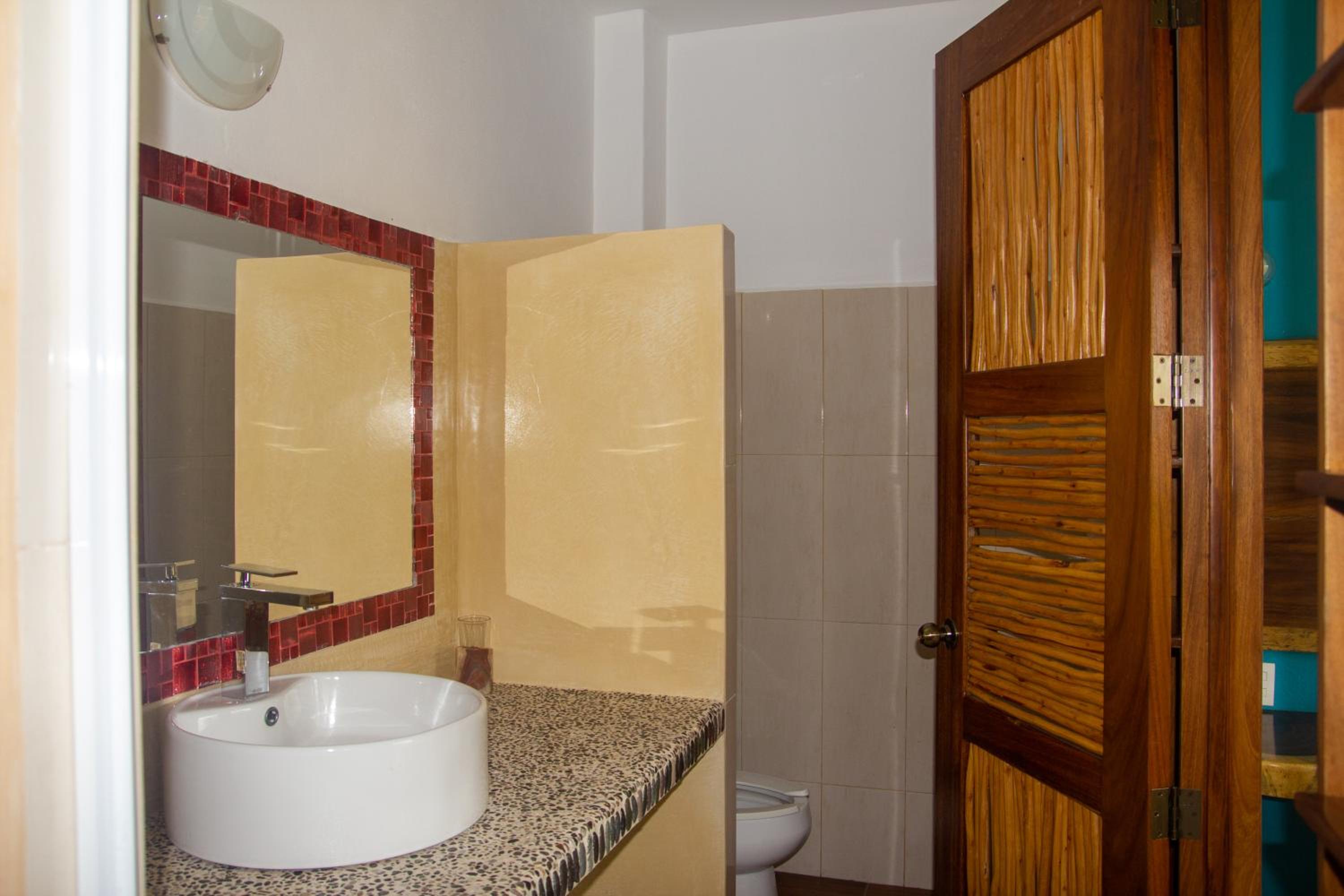 King Room with Sea View - Photo 11