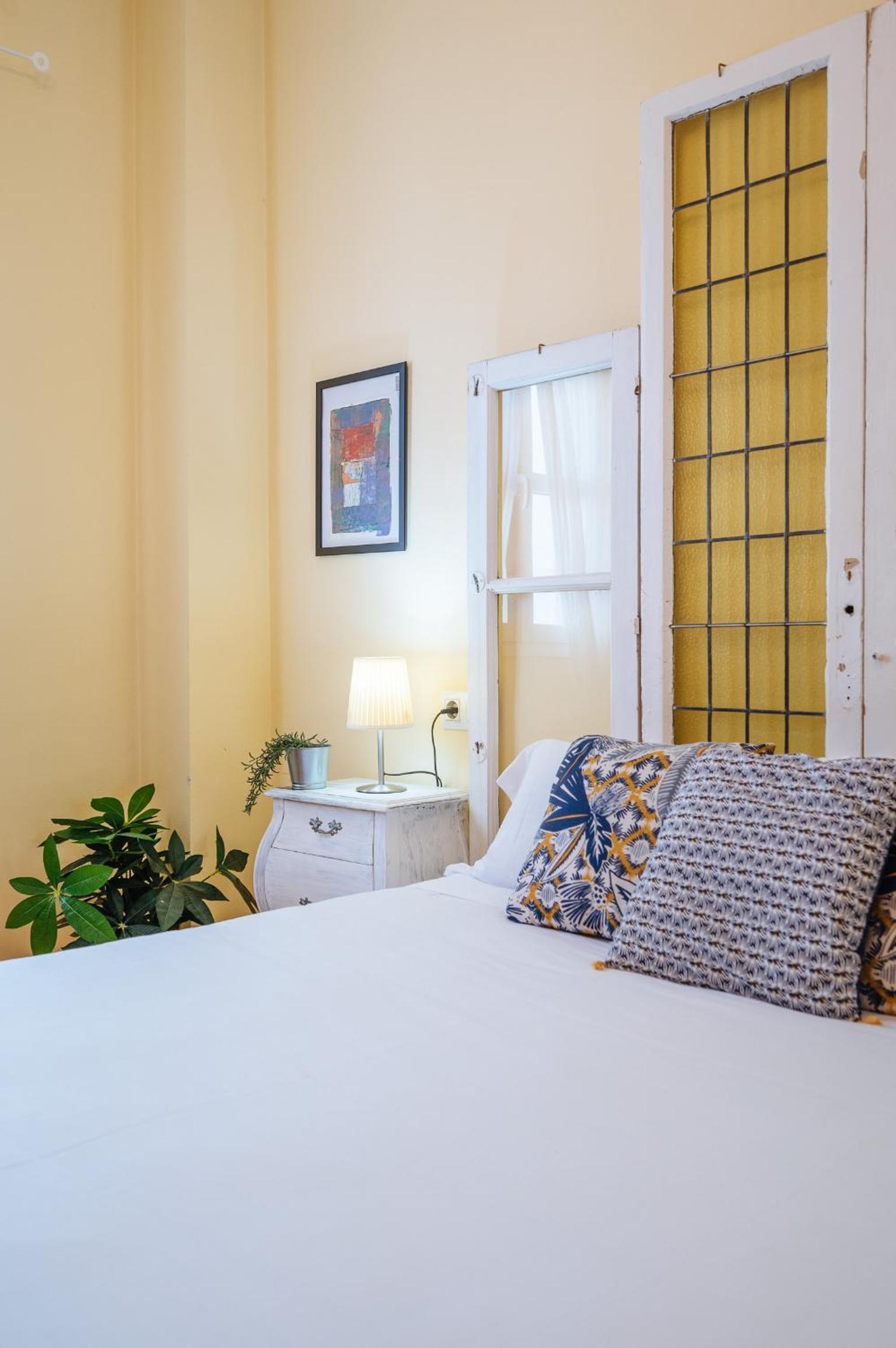 One-Bedroom Apartment - Photo 1