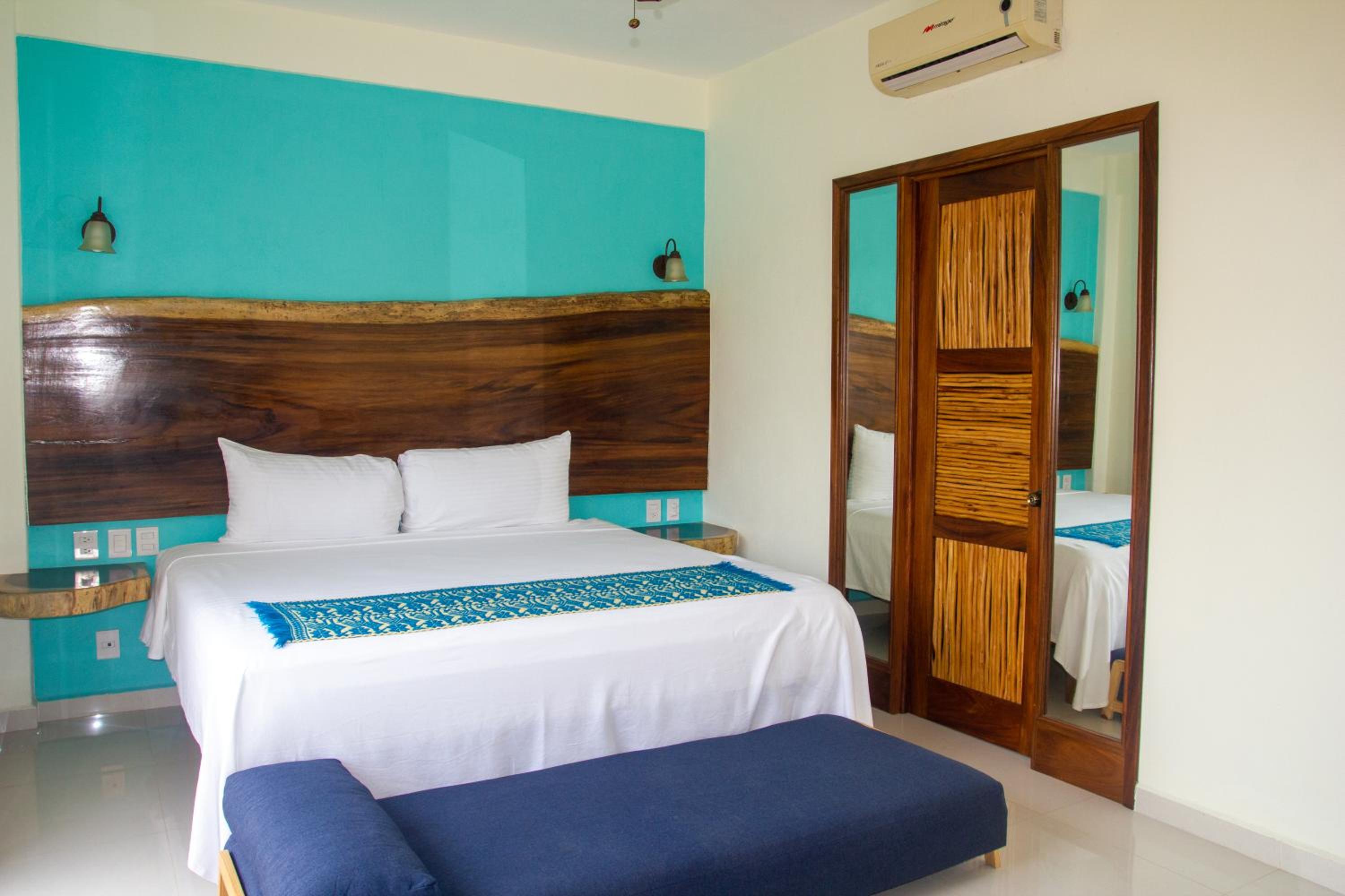 King Room with Sea View - Photo 2