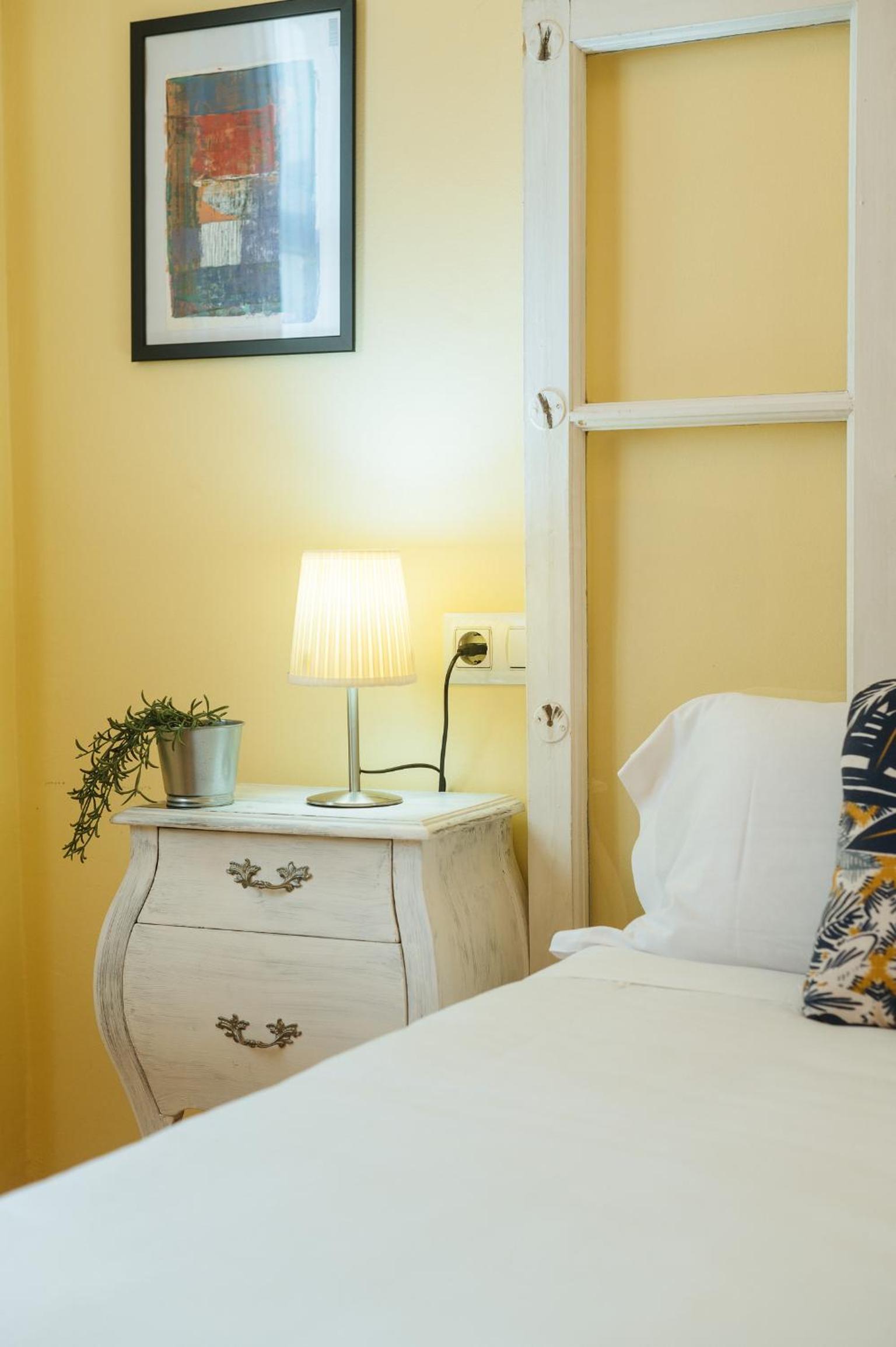 One-Bedroom Apartment - Photo 14