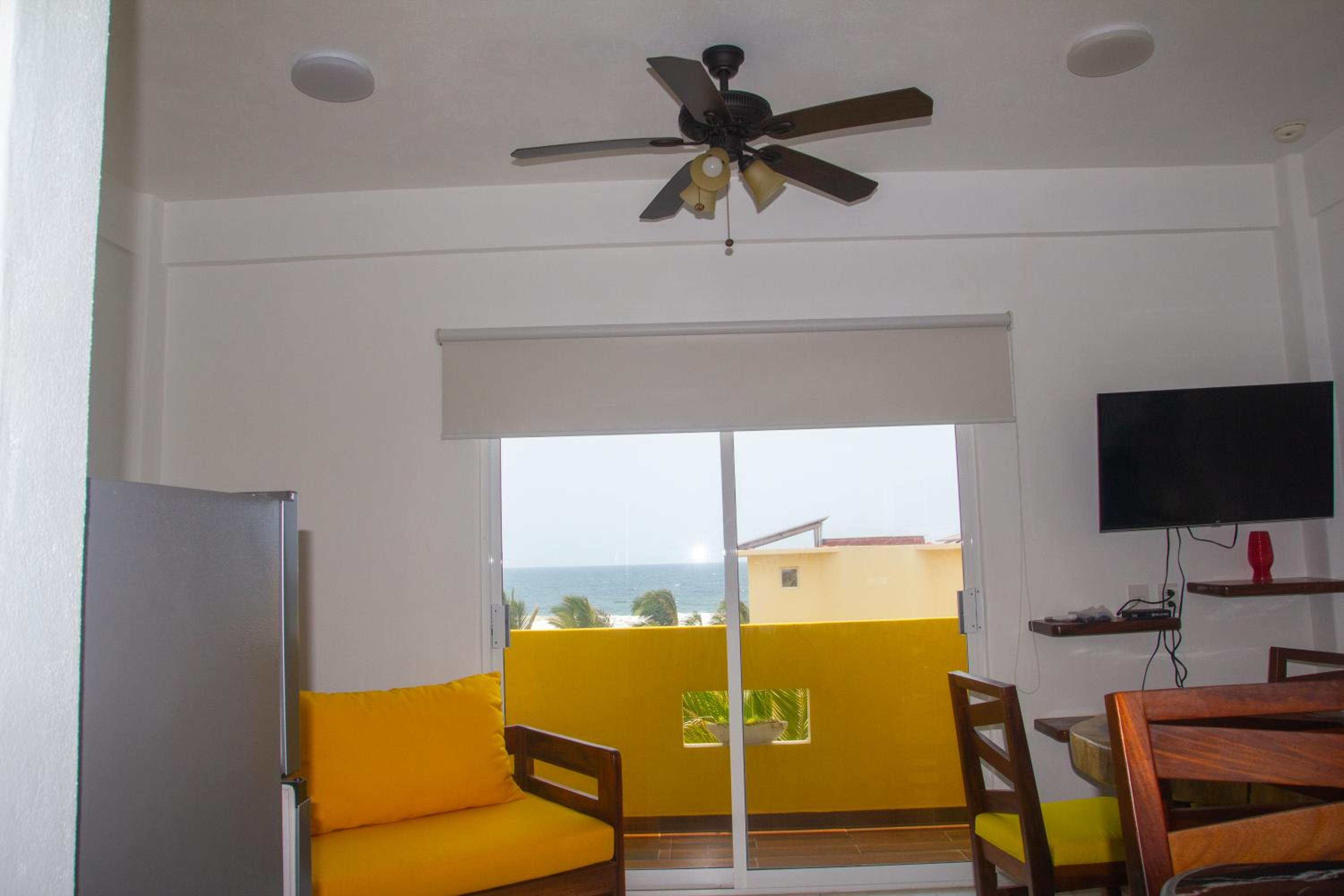 Family Room - Photo 6