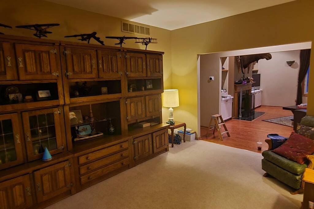 Five-Bedroom House photo 1