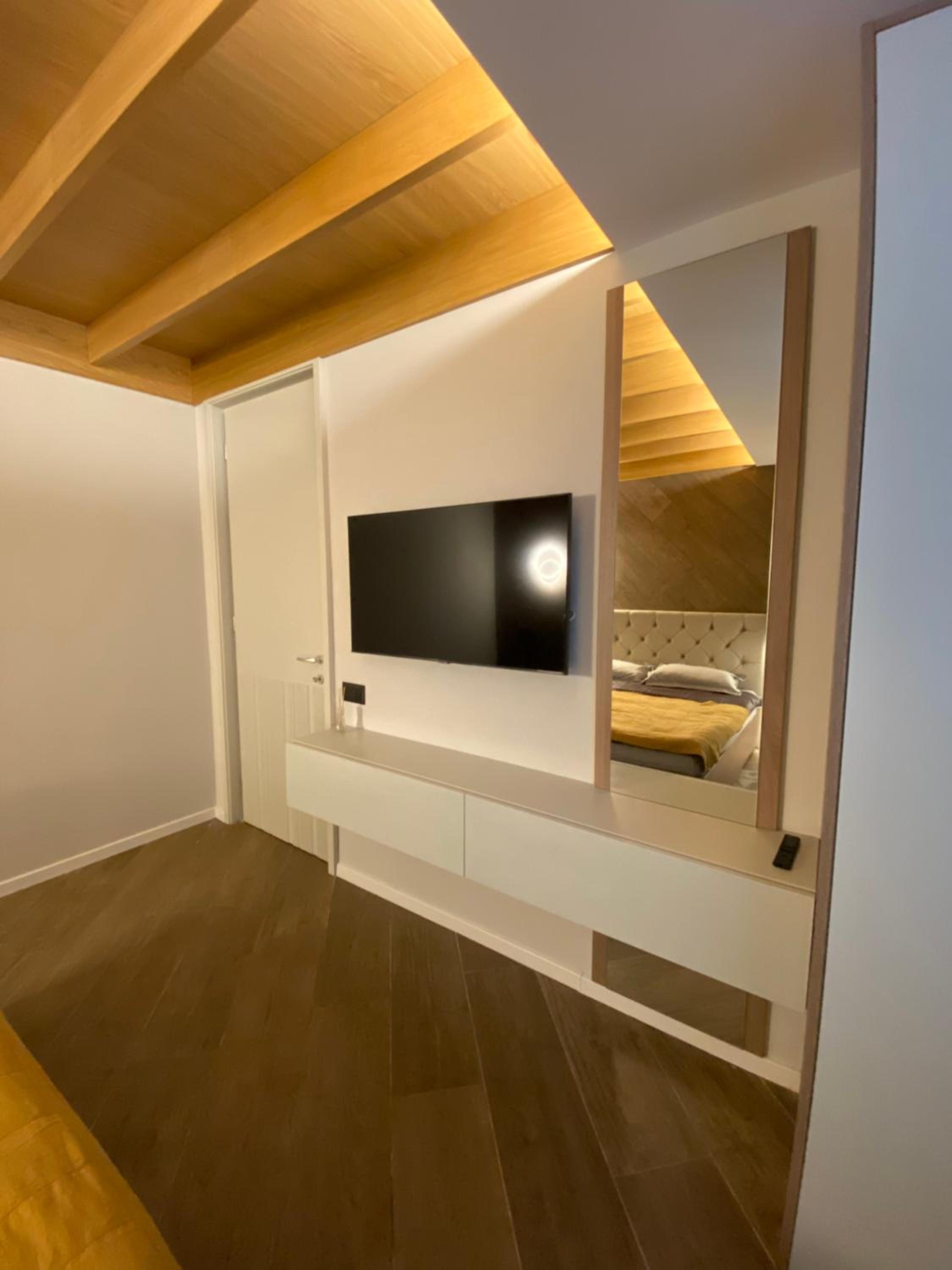 One-Bedroom Apartment photo 2