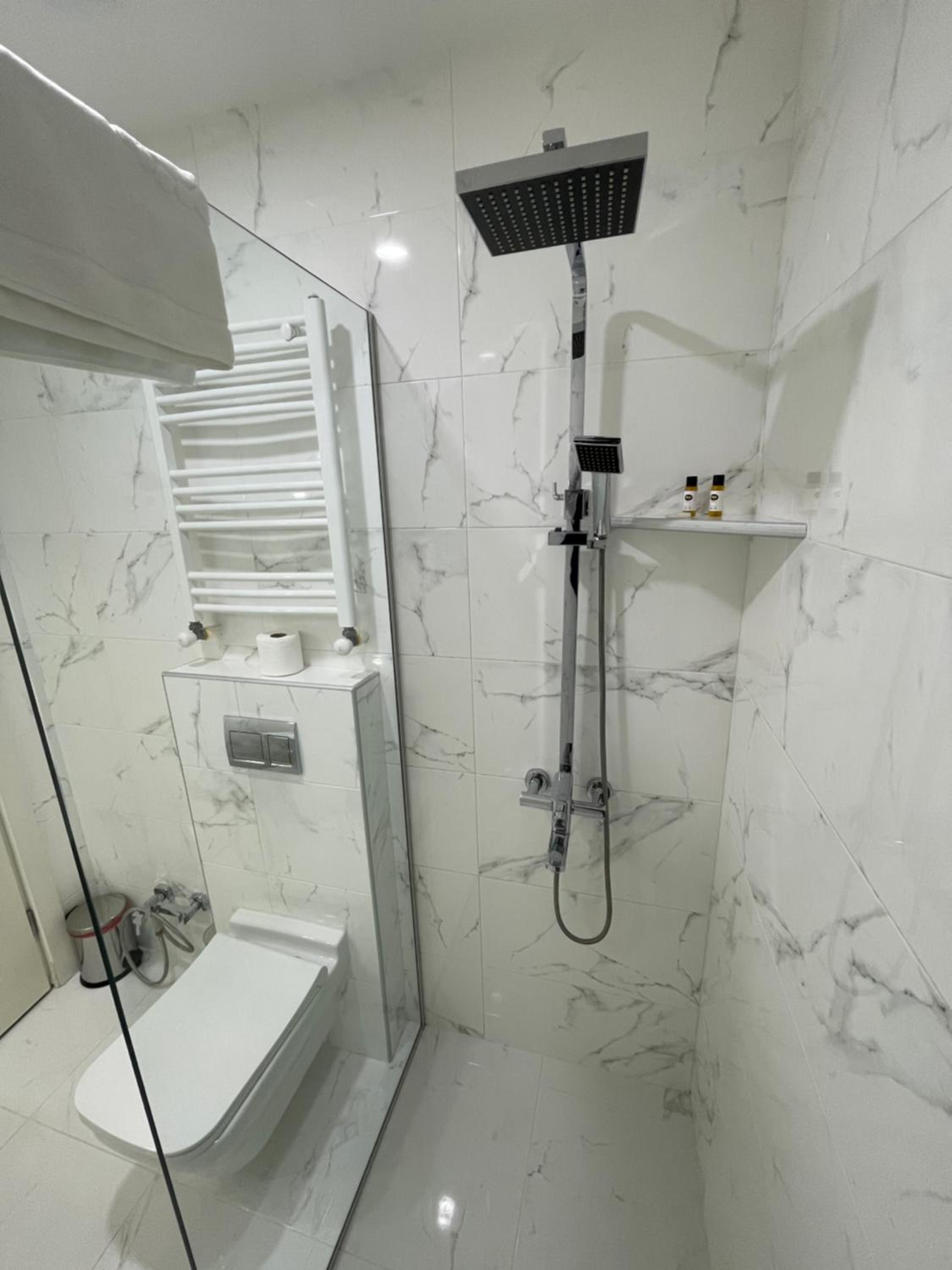 Budget Double Room - Photo 18