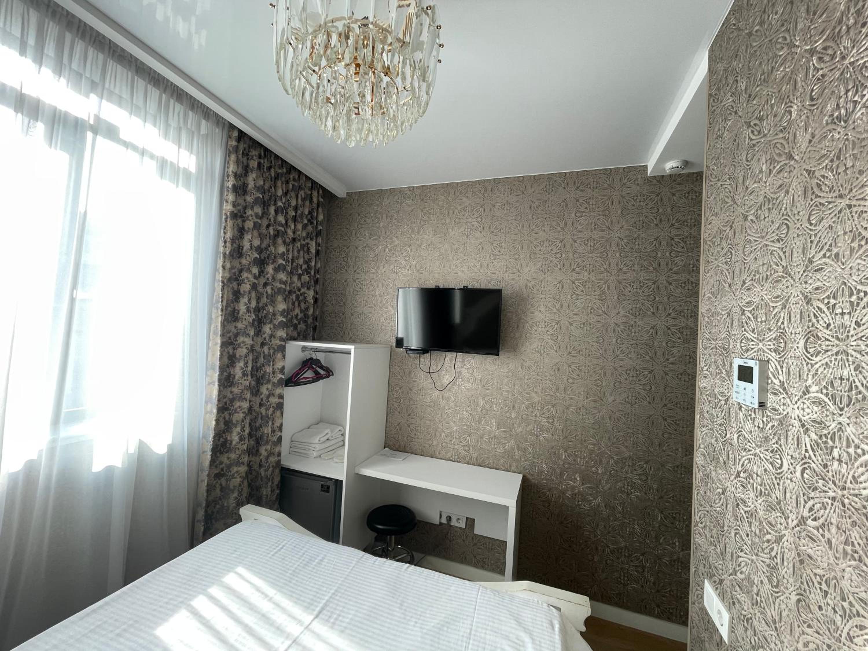 Budget Double Room - Photo 3