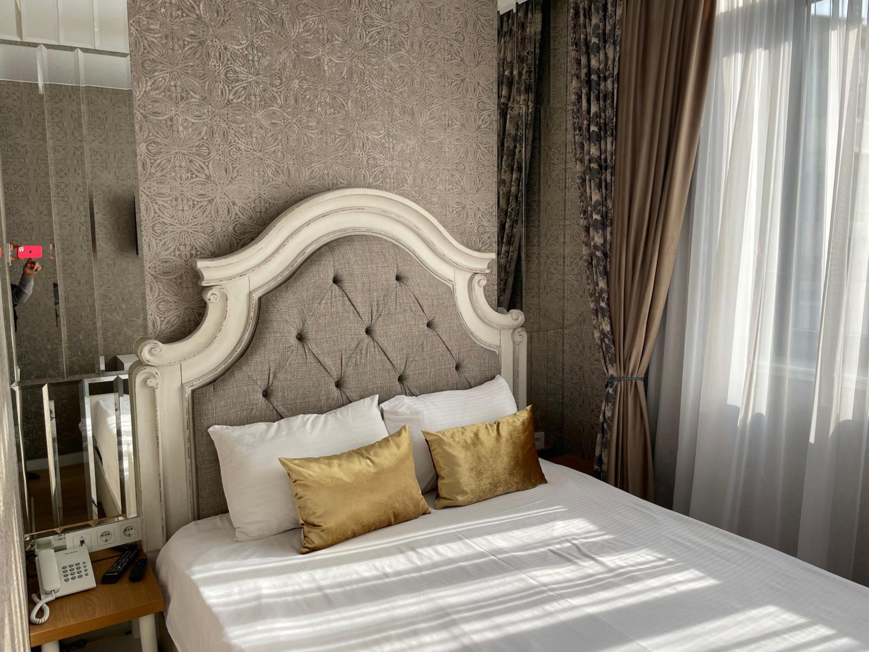 Budget Double Room - Photo 17