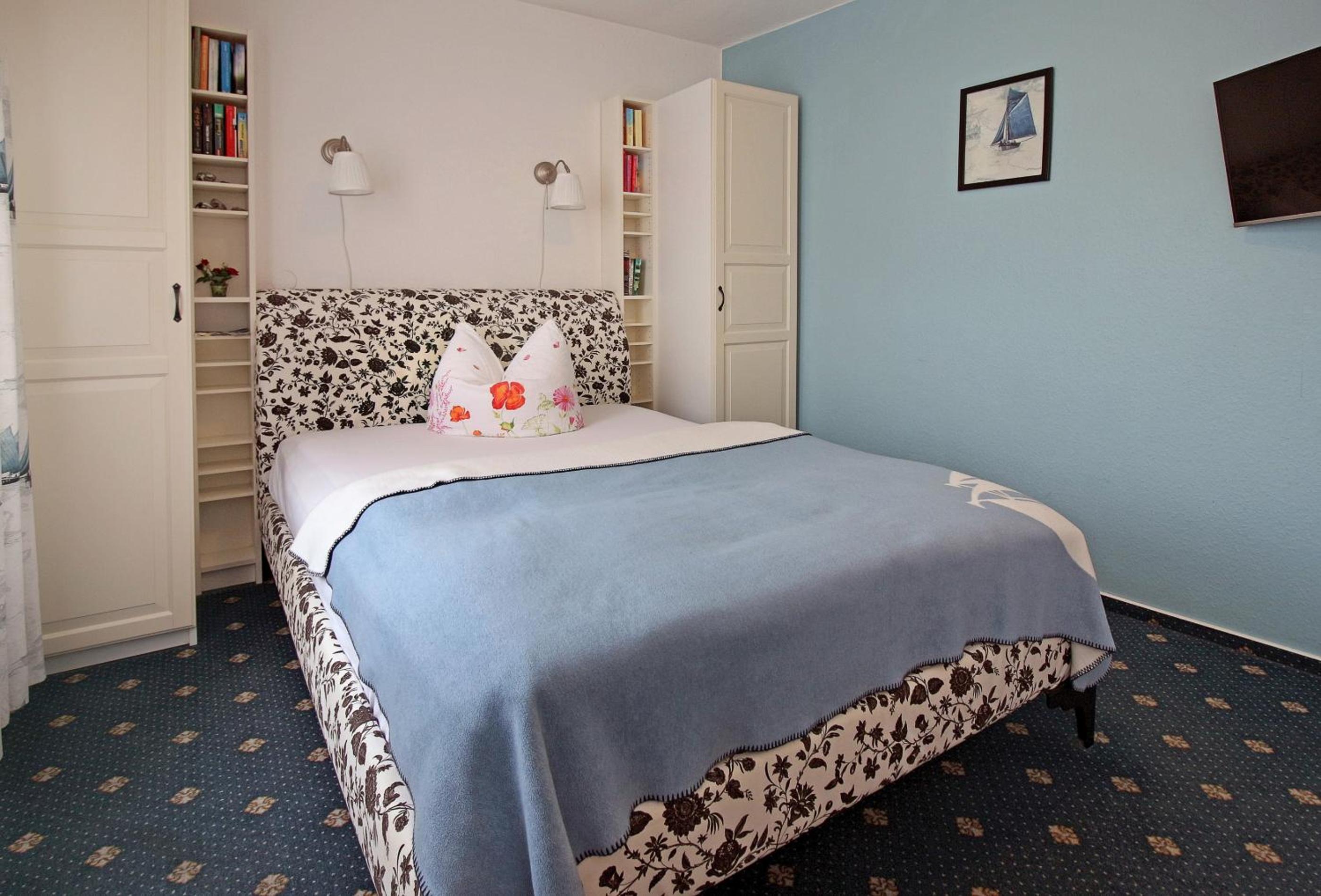 Budget Double Room photo 3