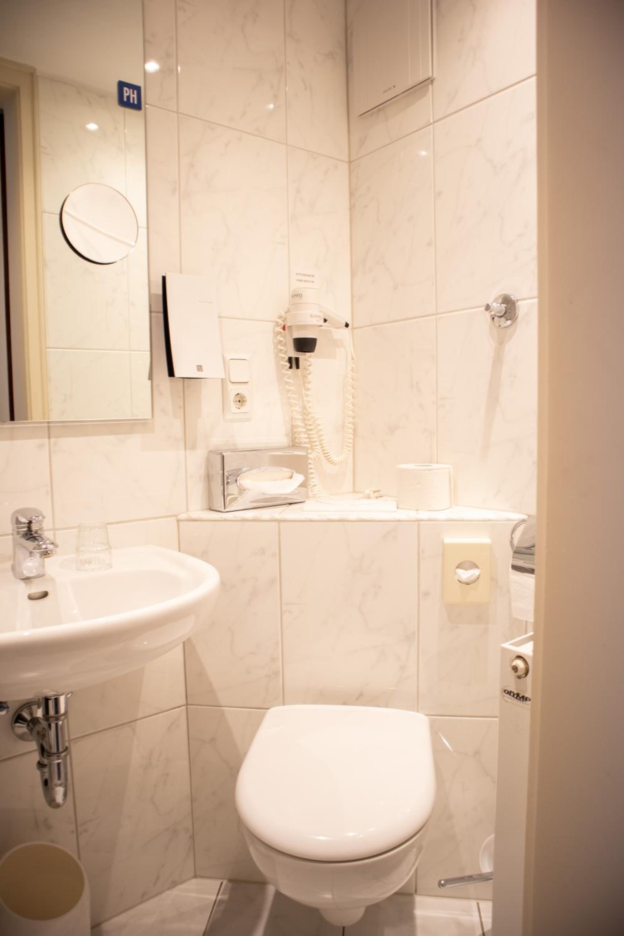 Single Room photo 3