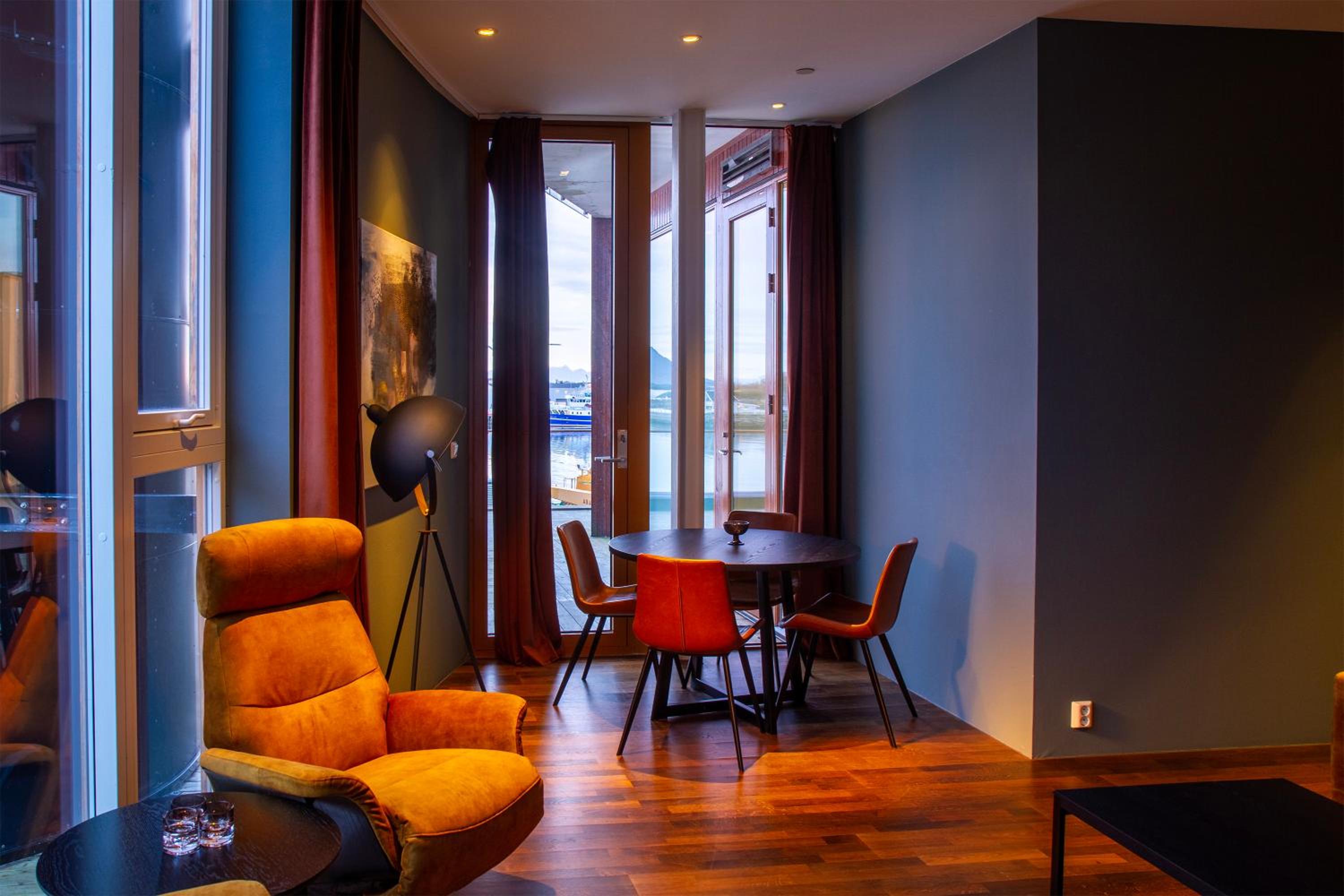 Two-Bedroom Apartment with Balcony - Photo 11