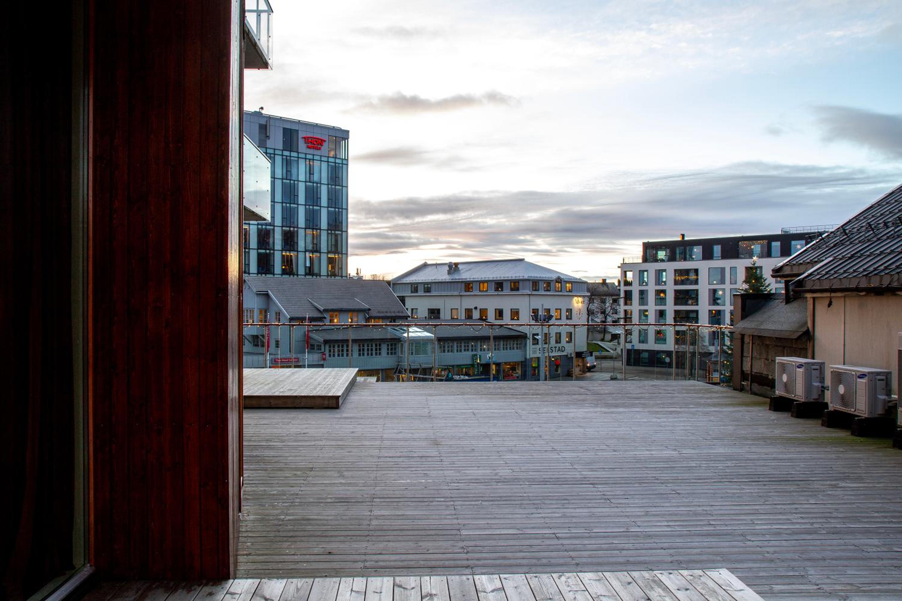Two-Bedroom Apartment with Balcony - Photo 10