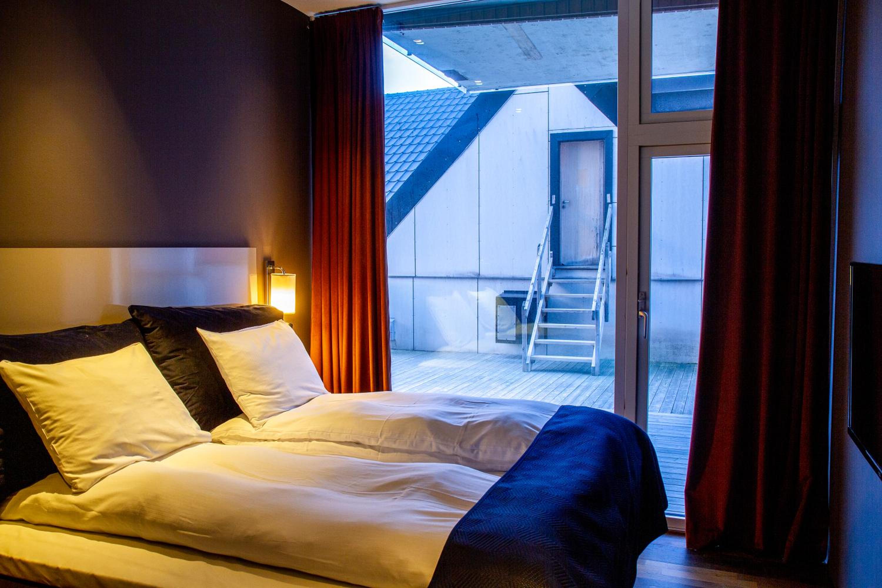 Two-Bedroom Apartment with Balcony - Photo 9