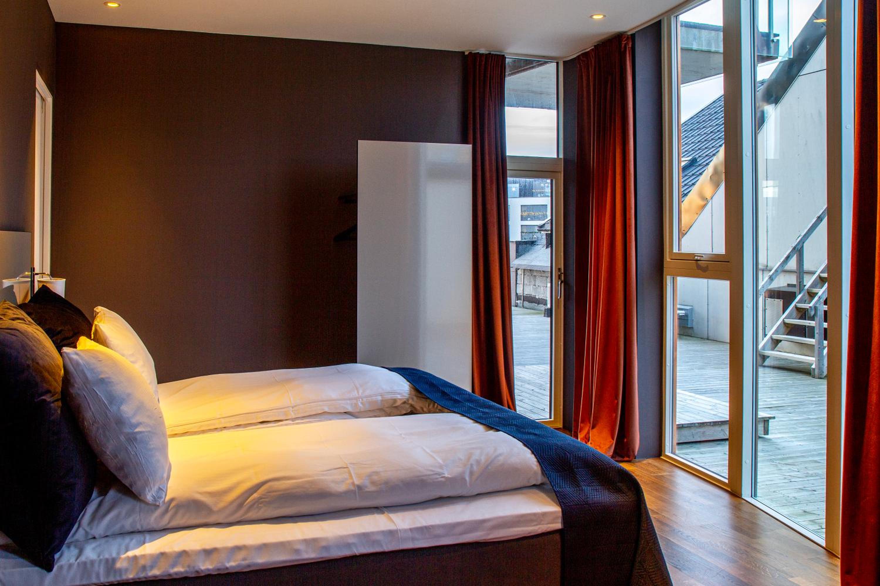 Two-Bedroom Apartment with Balcony - Photo 8