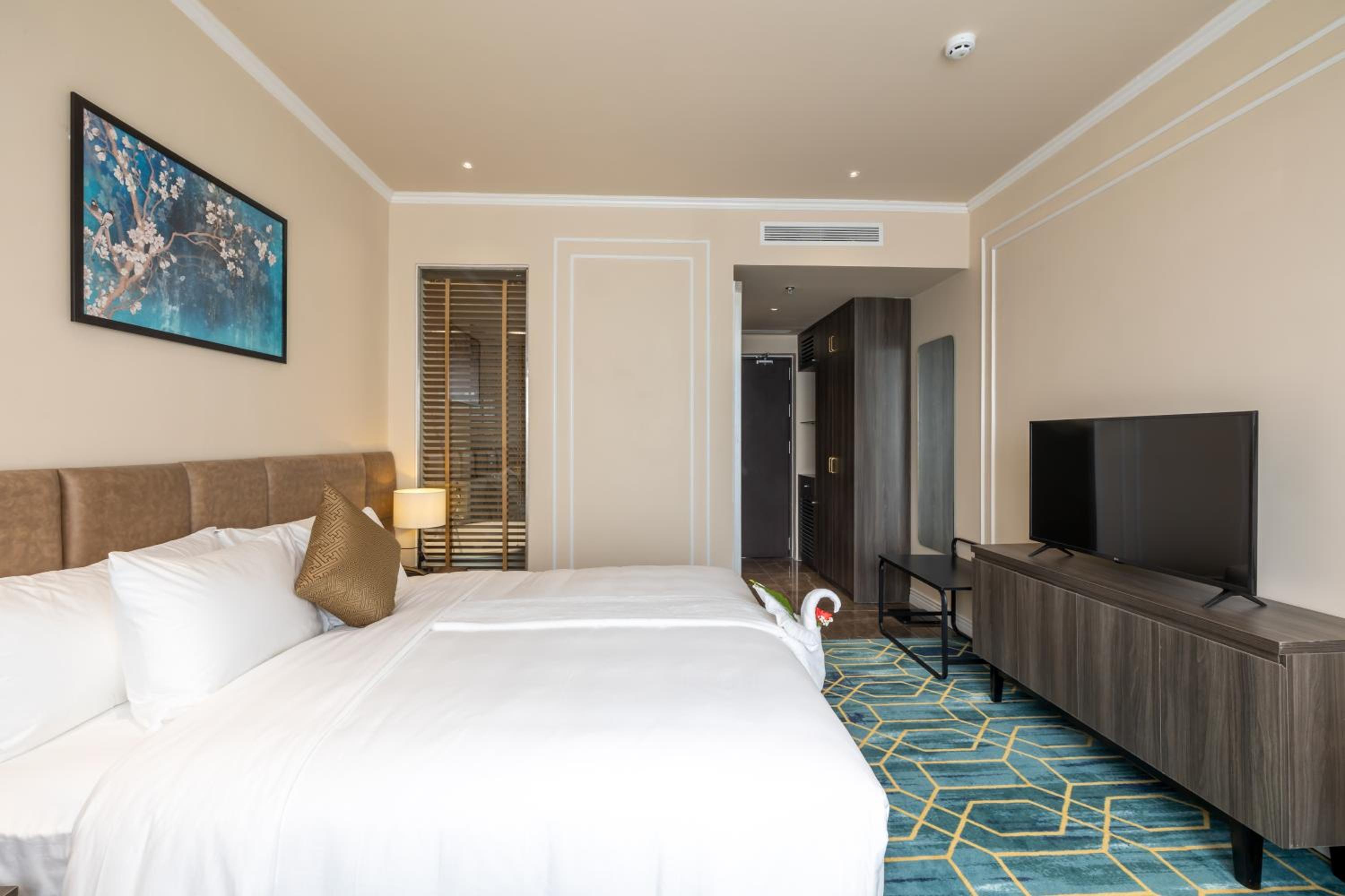 Deluxe Double Room + Free Shuttle Bus To City Center - Photo 5