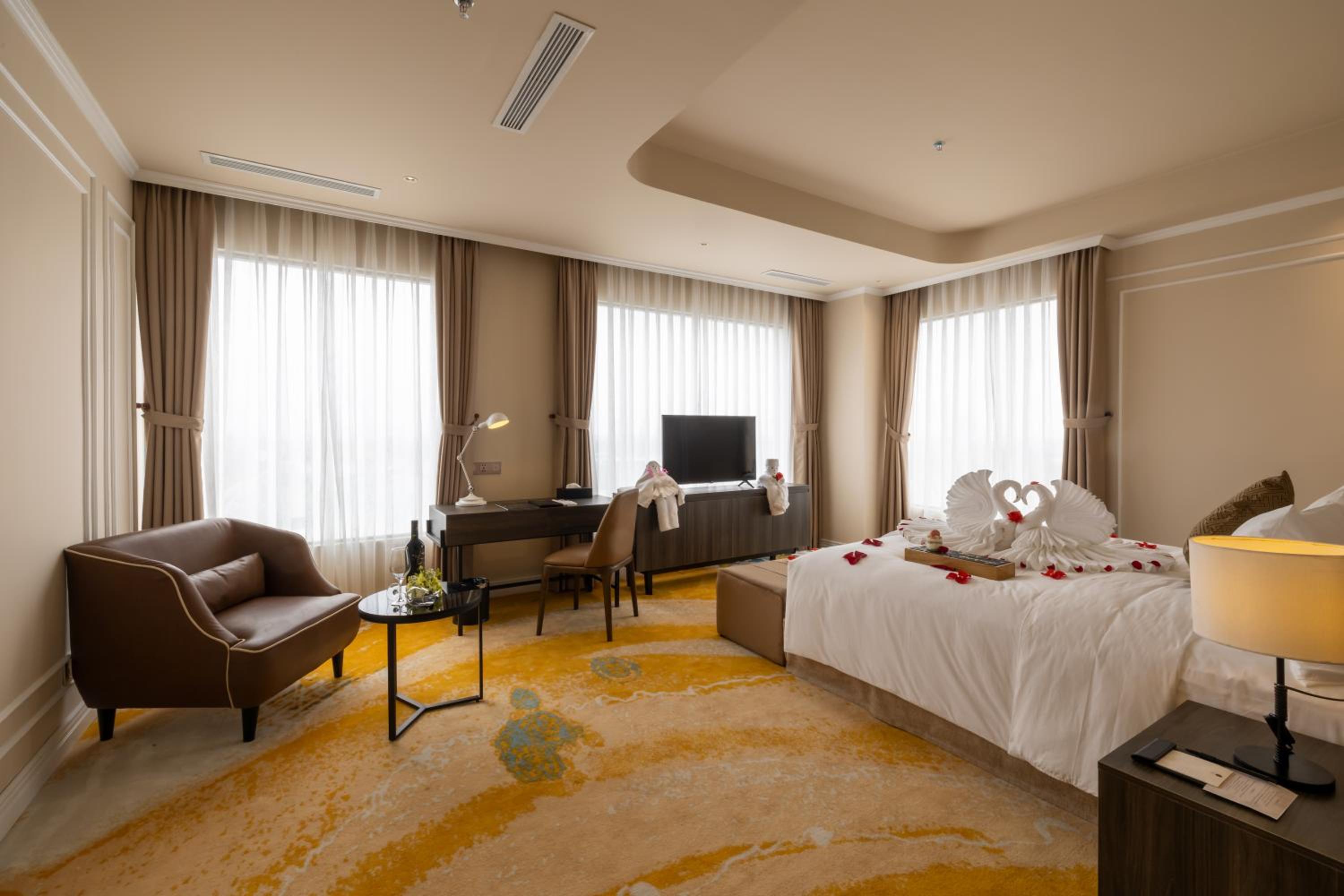 Luxury Double Room + Free Shuttle Bus To City Center - Photo 6