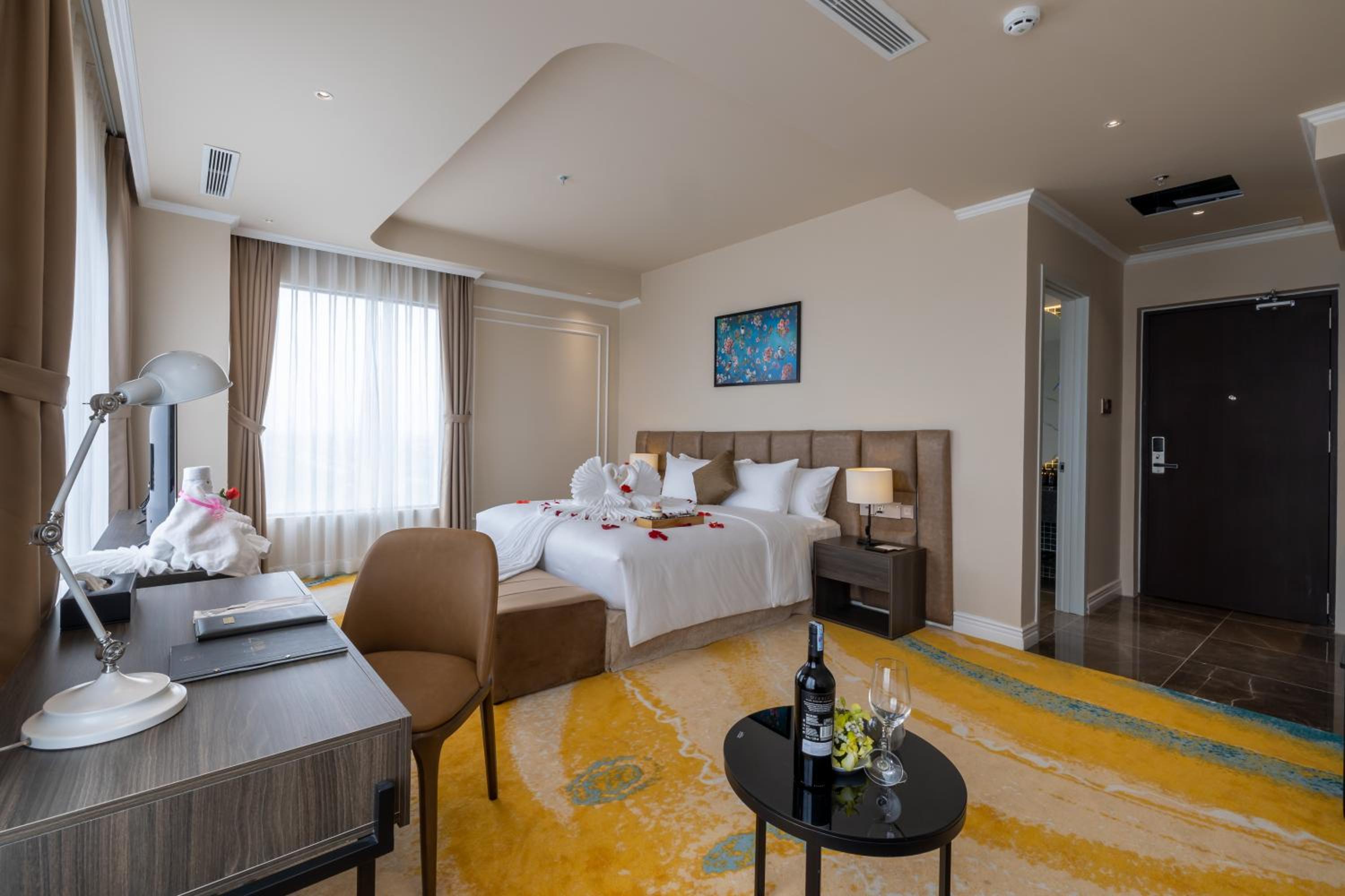 Luxury Double Room + Free Shuttle Bus To City Center - Photo 5