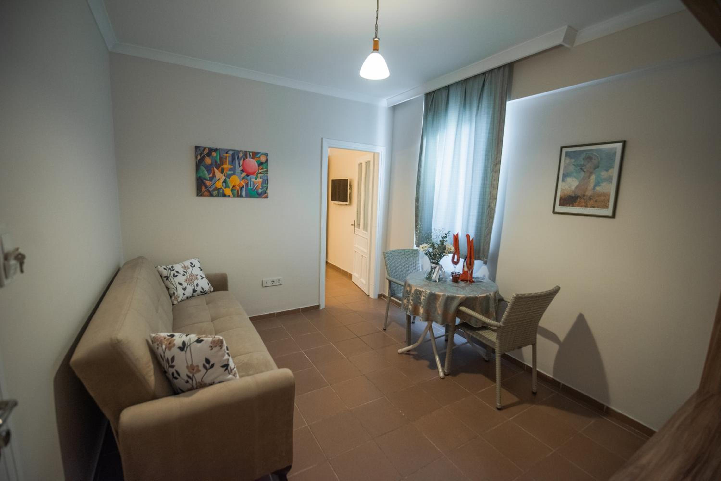 One-Bedroom Apartment (4 Adults)