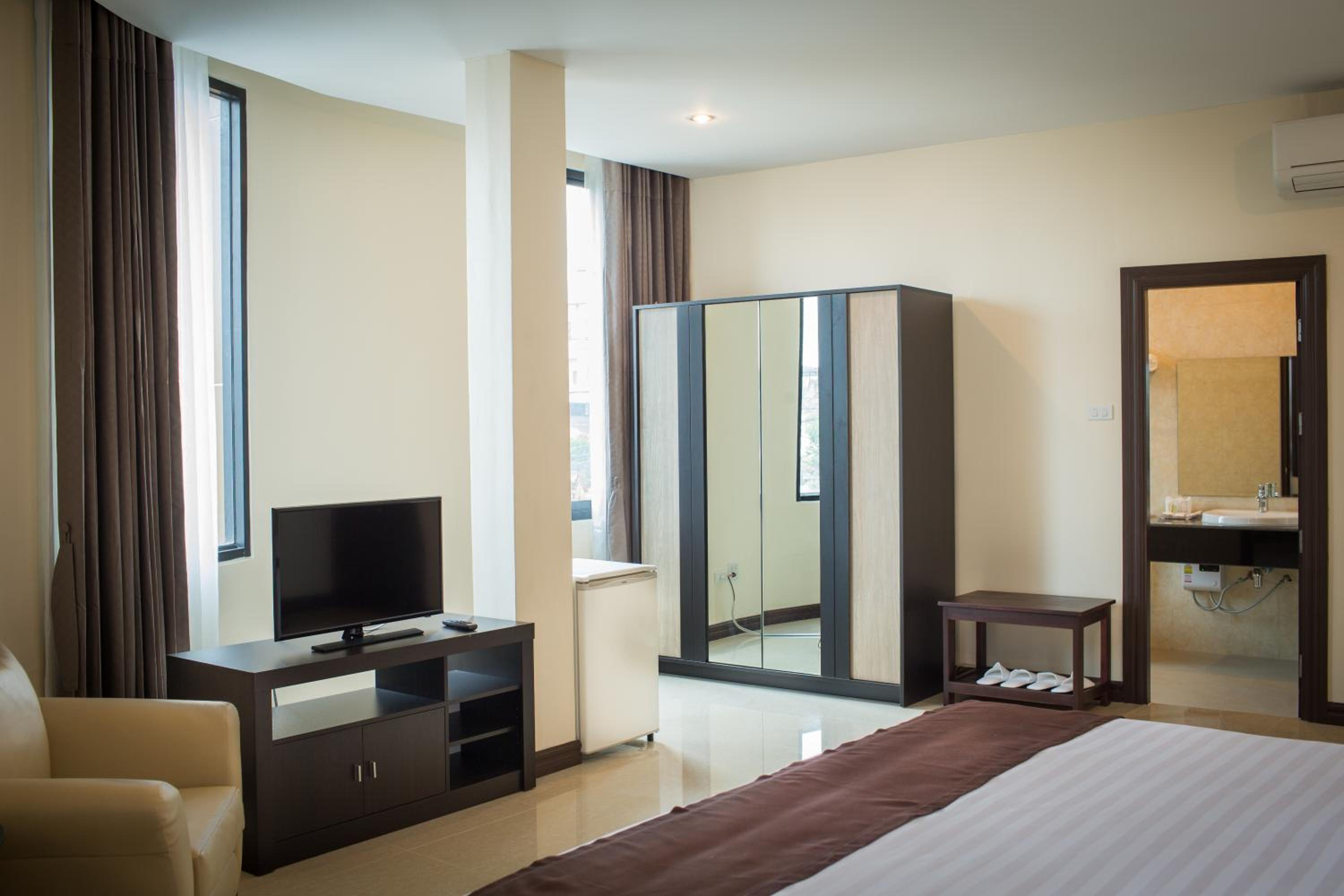 Deluxe King Room - Photo 3