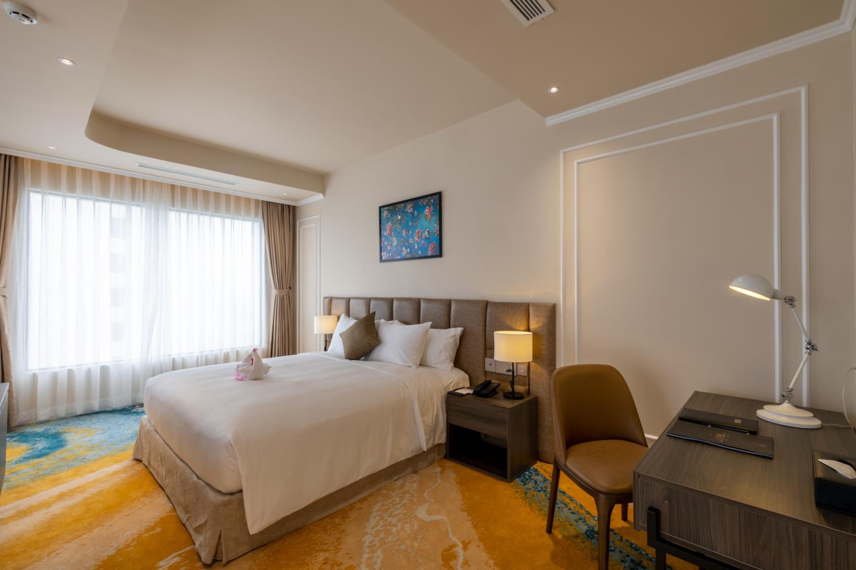 Premier Double Room with Balcony + Free Shuttle Bus To City Center - Photo 2