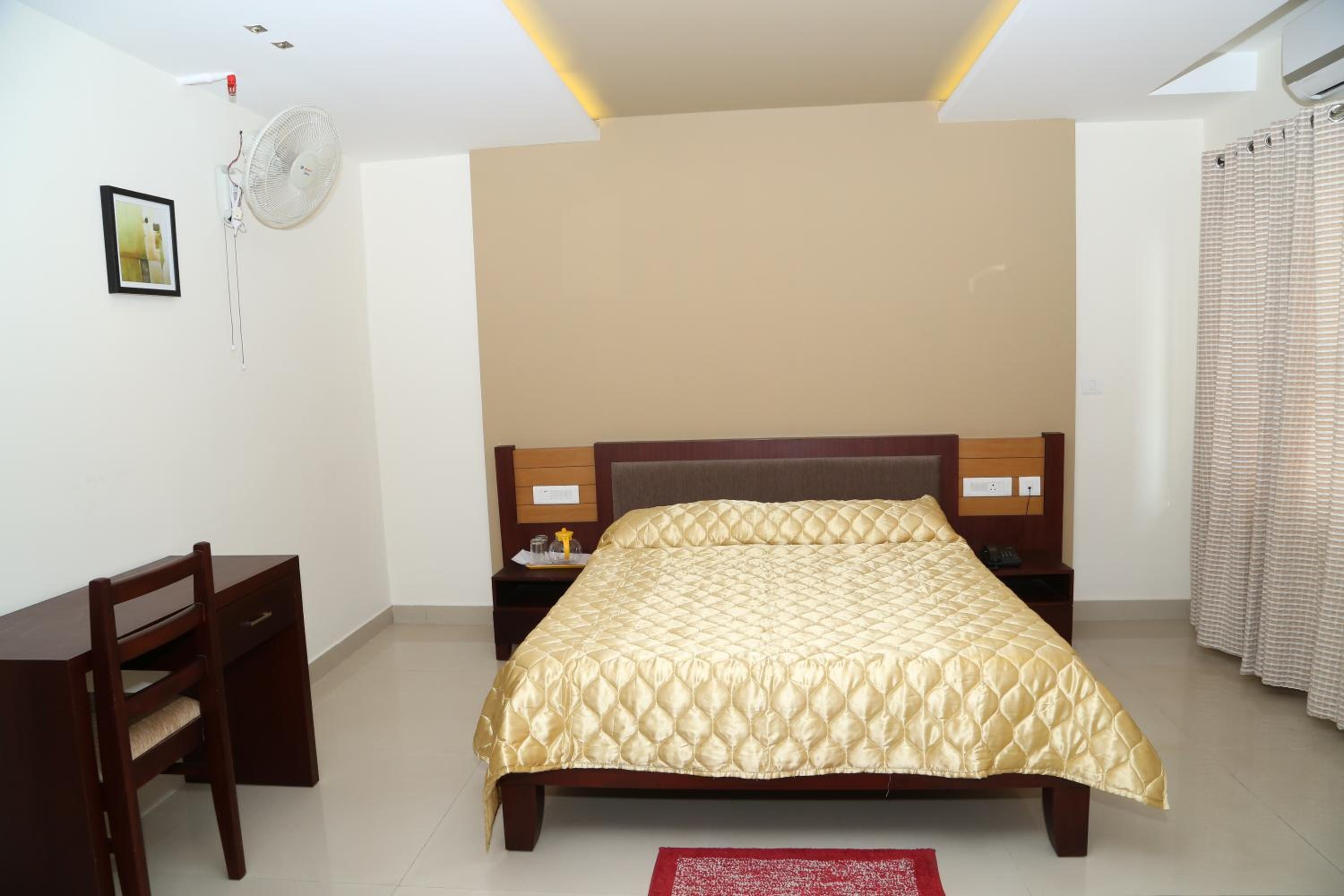 Budget Double Room photo 3