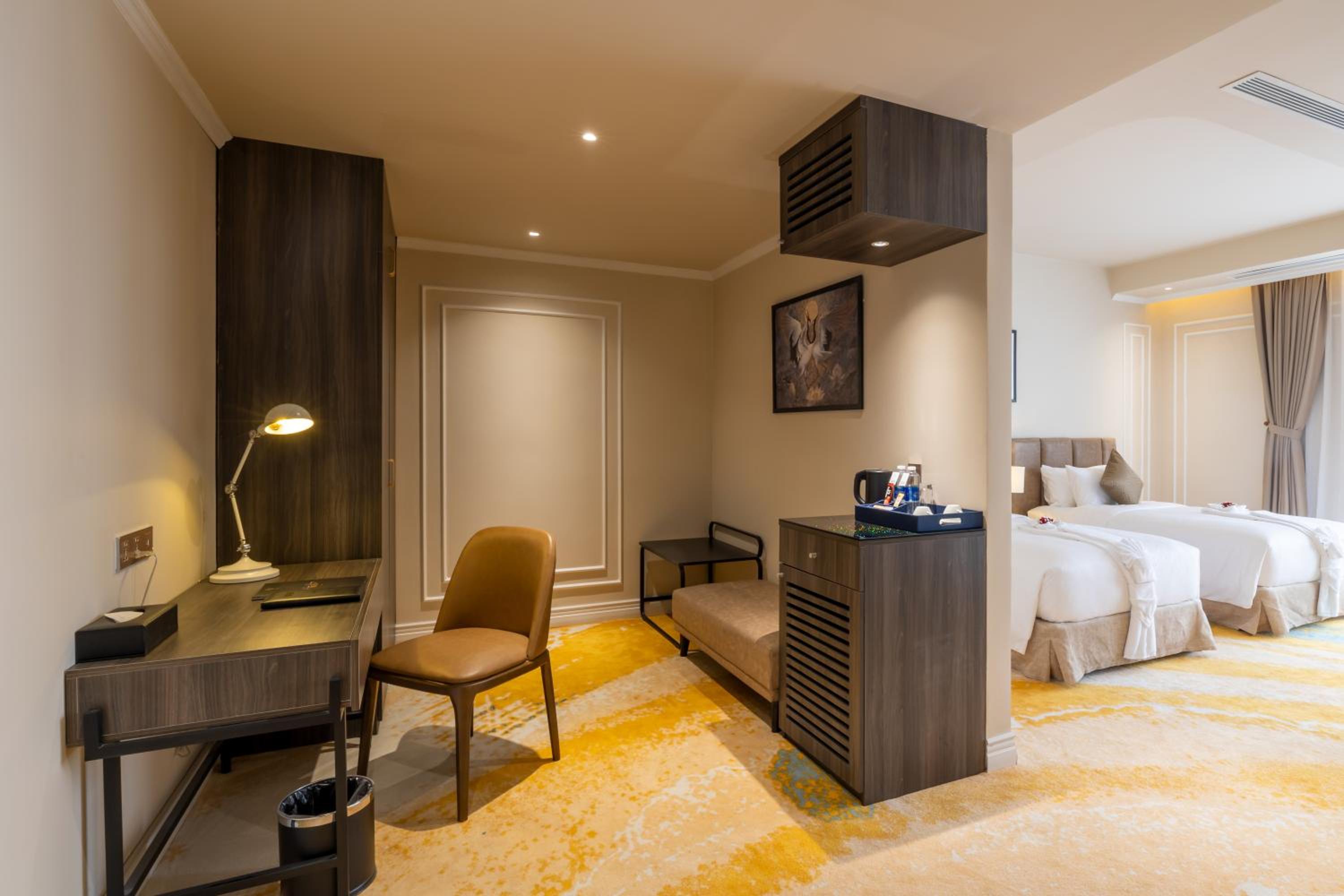 Premier Twin Room with Balcony + Free Shuttle Bus To City Center - Photo 9