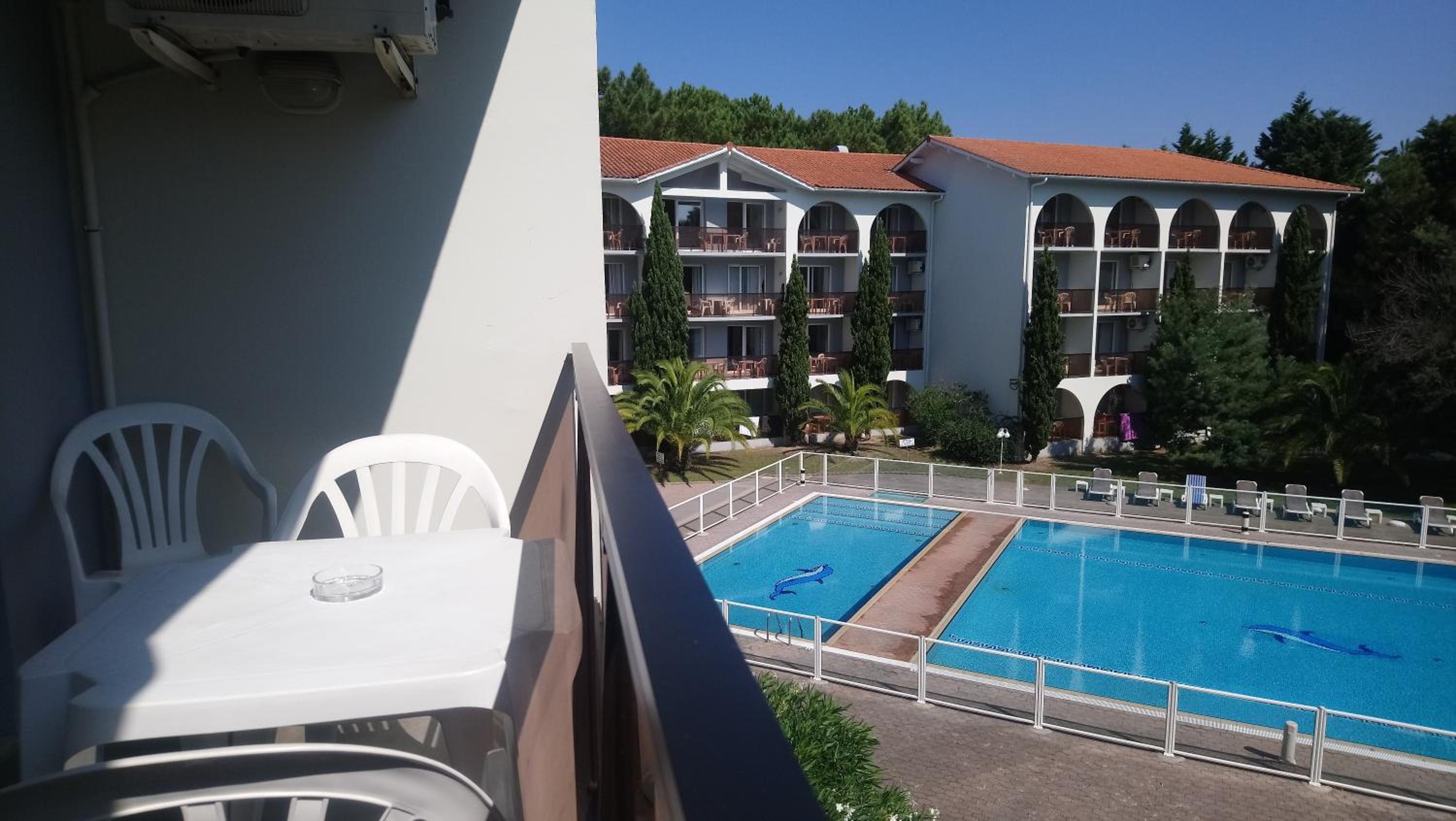 Studio with Pool View - Photo 4