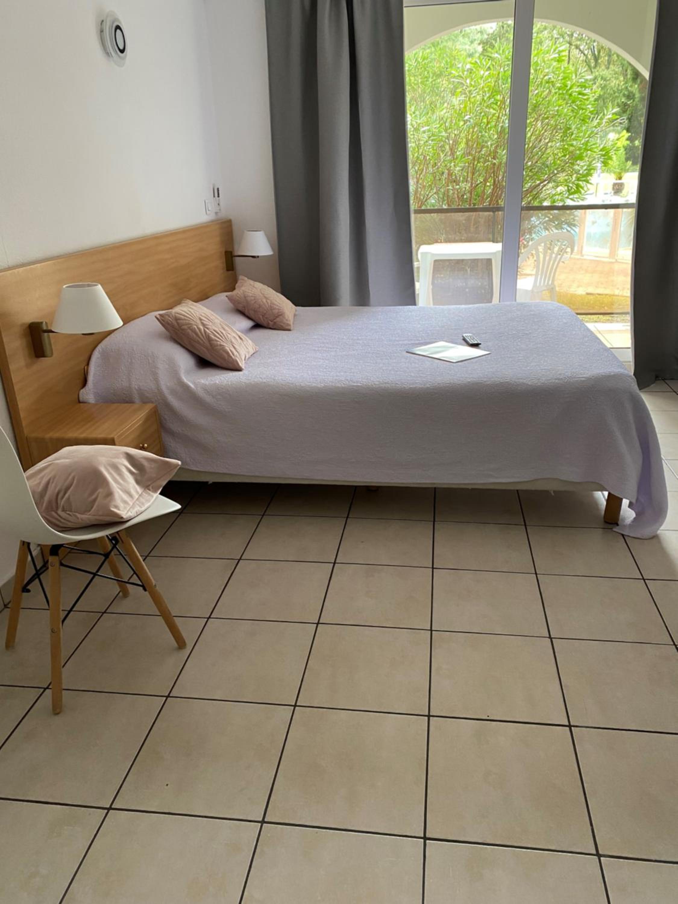 Studio with Pool View - Photo 3