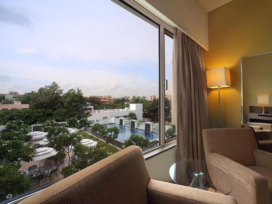 King Room with Pool View - Photo 3