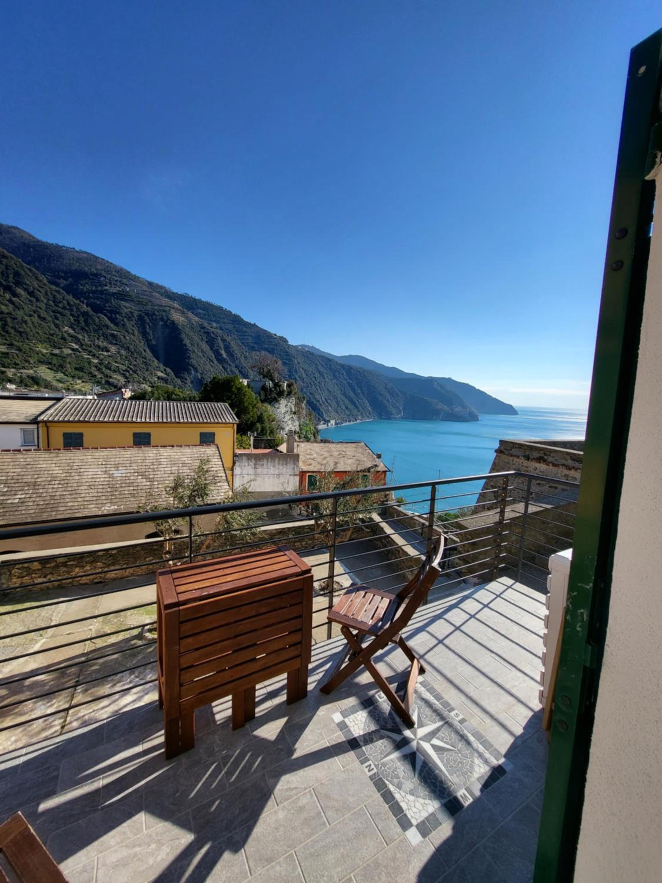 Quadruple Room with Terrace and Front Sea View - Photo 16