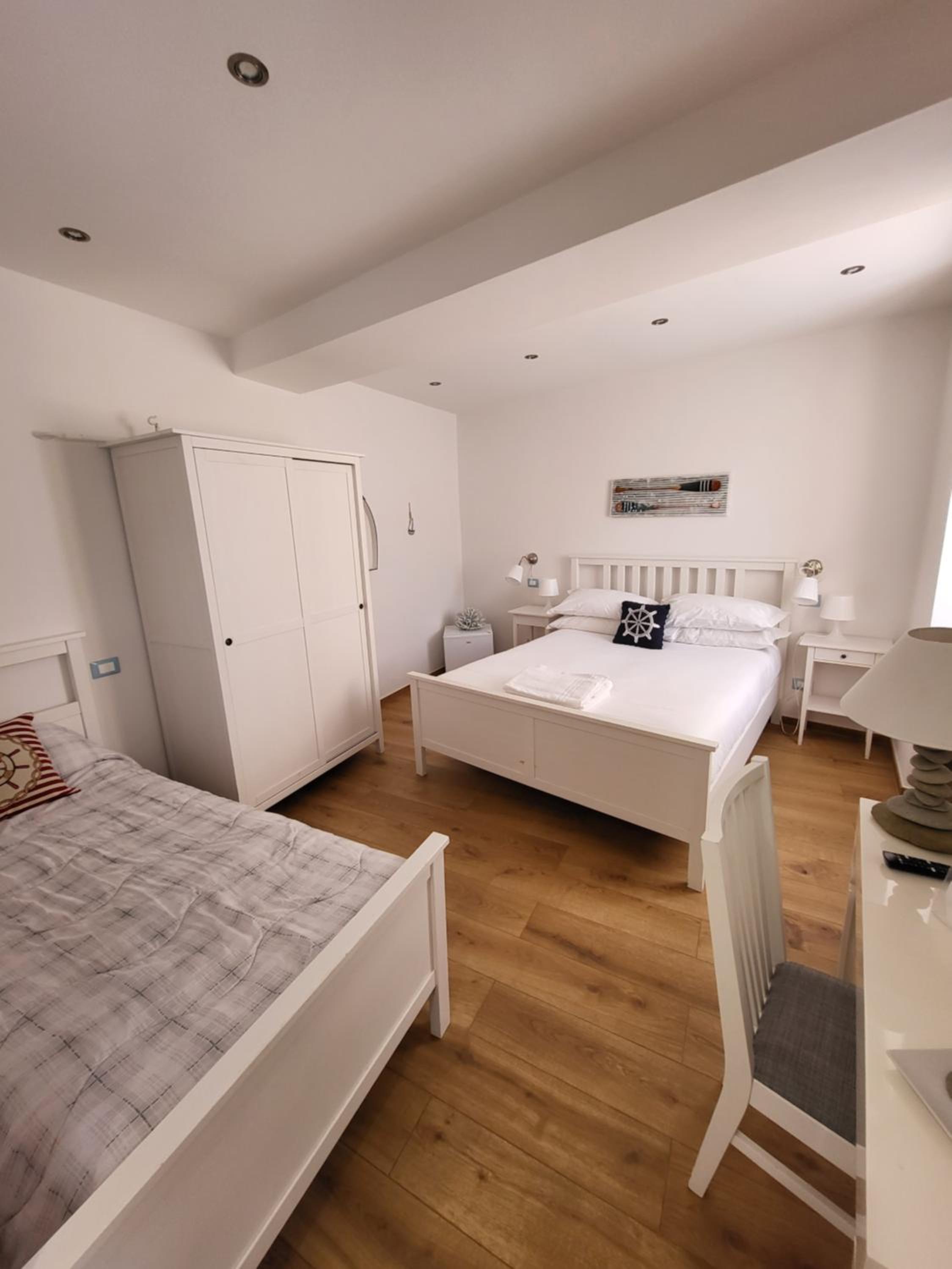 Quadruple Room with Terrace and Front Sea View - Photo 15