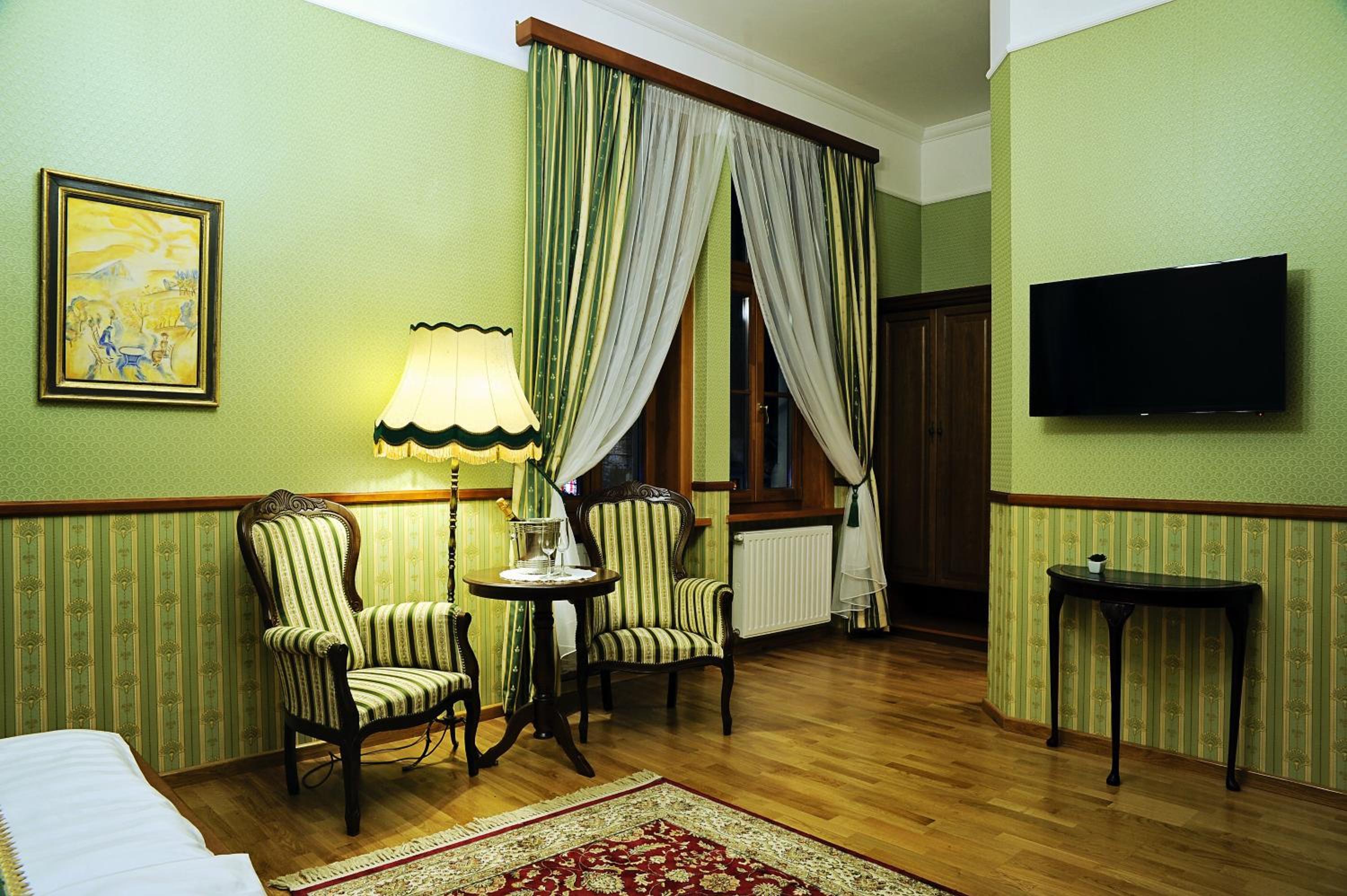 Deluxe King Room - Photo 2