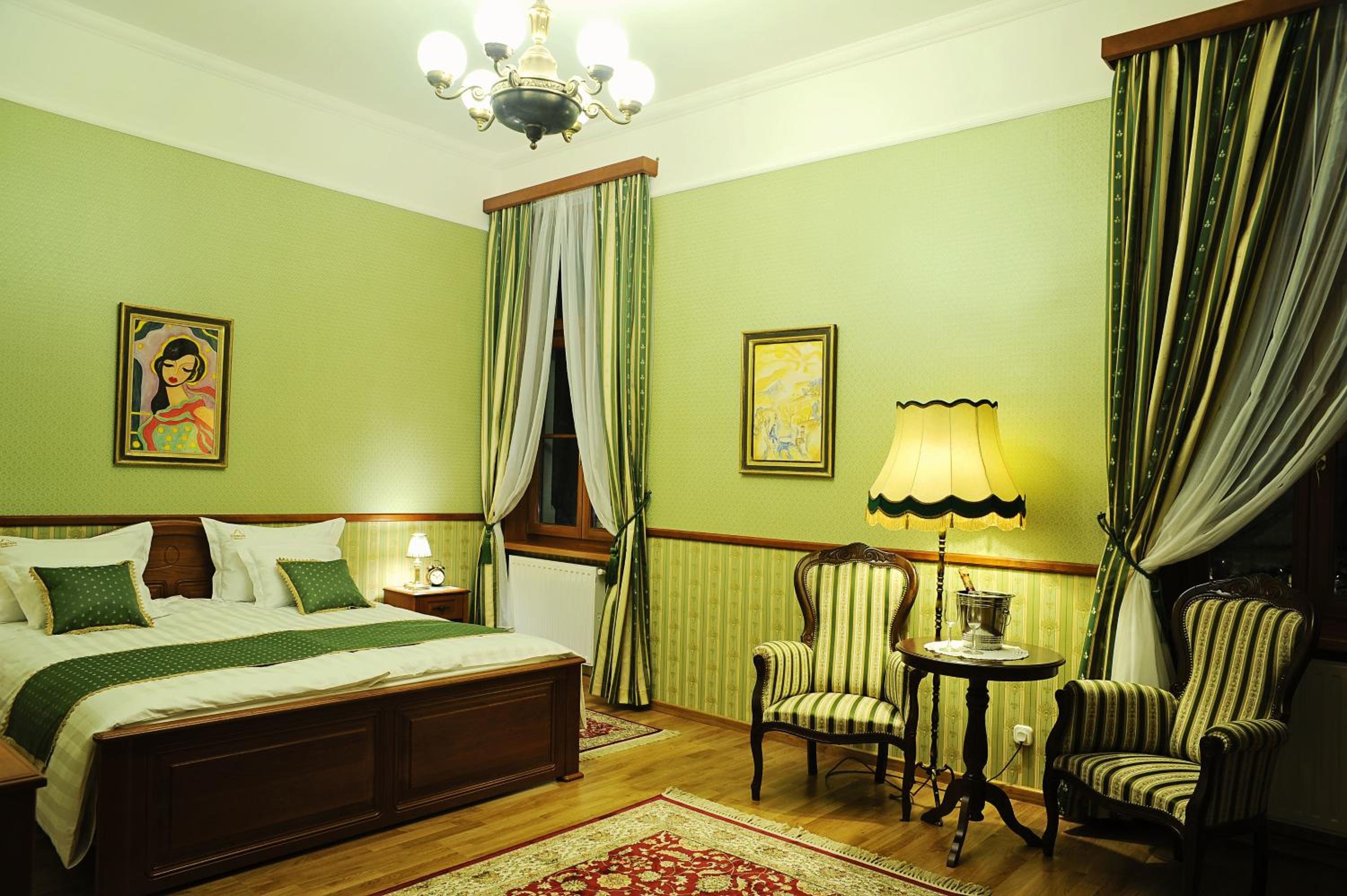 Deluxe King Room - Photo 5