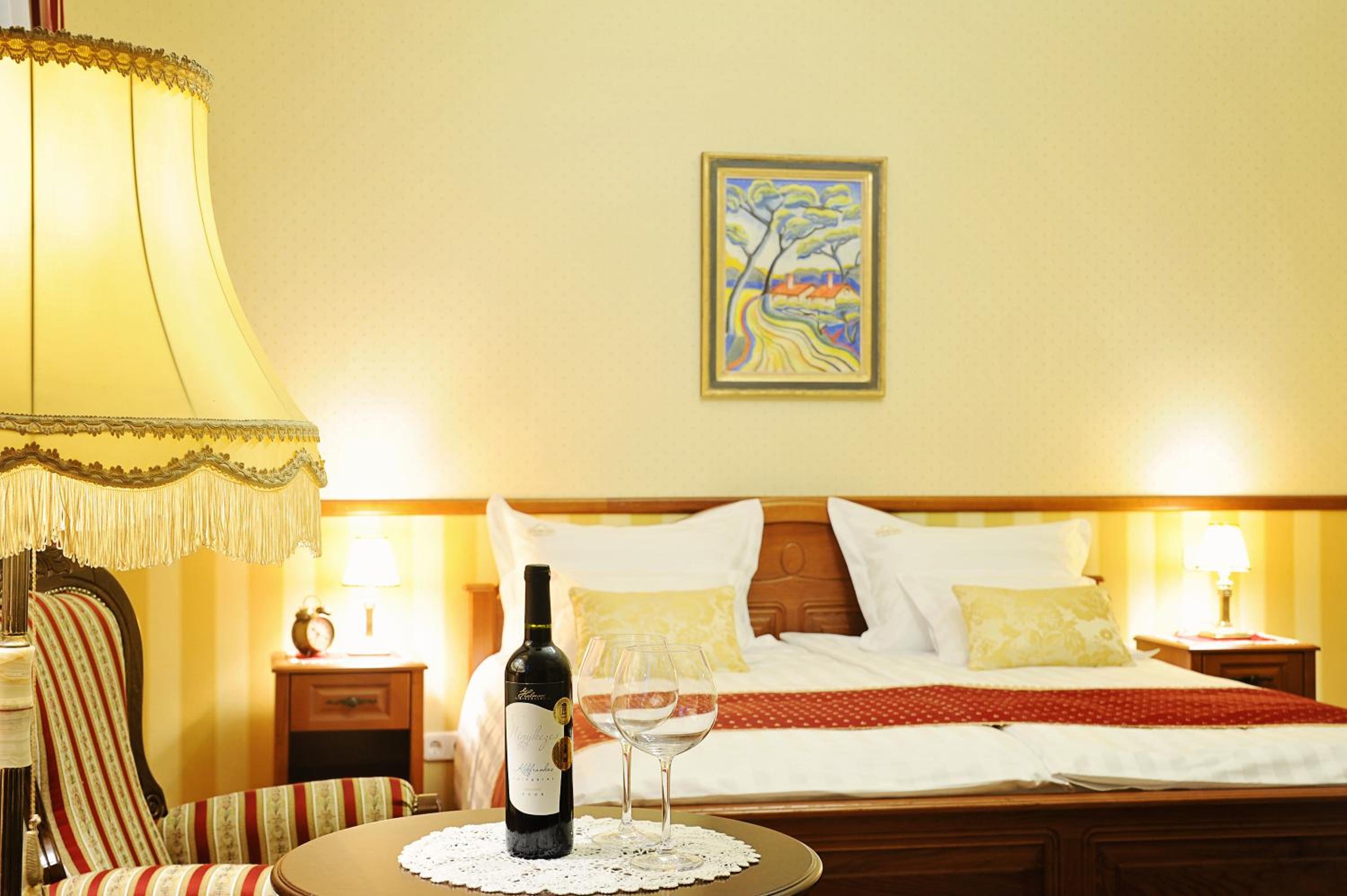 Deluxe King Room - Photo 4